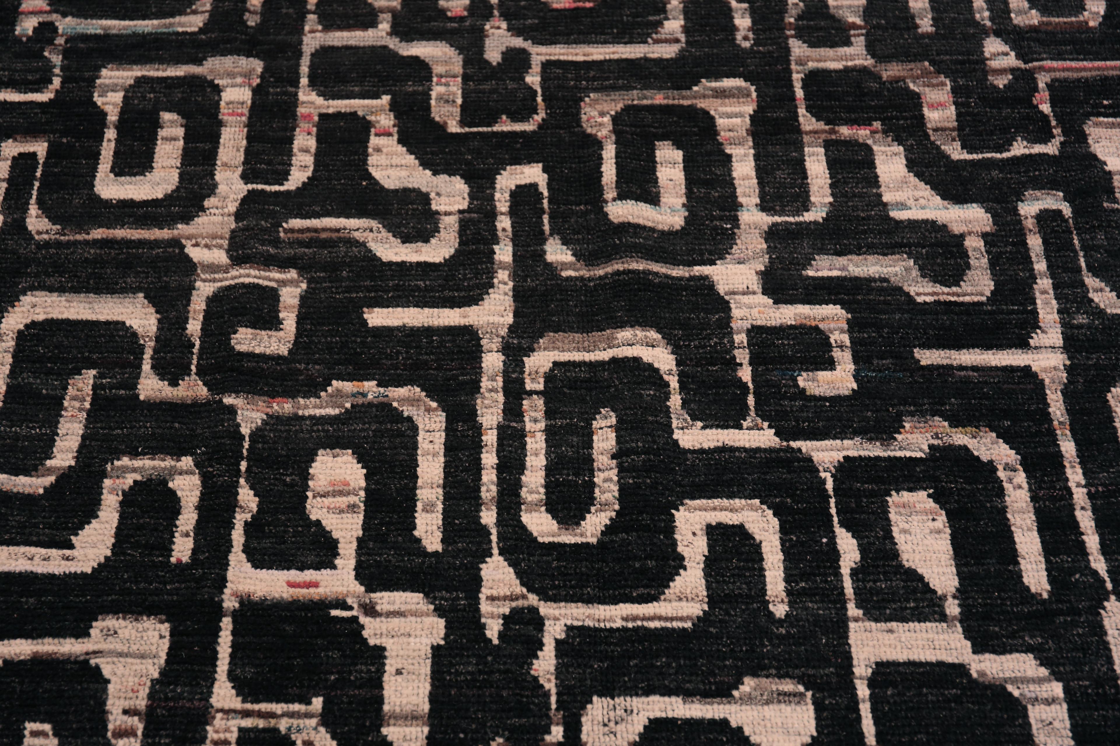Nazmiyal Collection Meandering Labyrinth Pattern Modern Area Rug 7'6