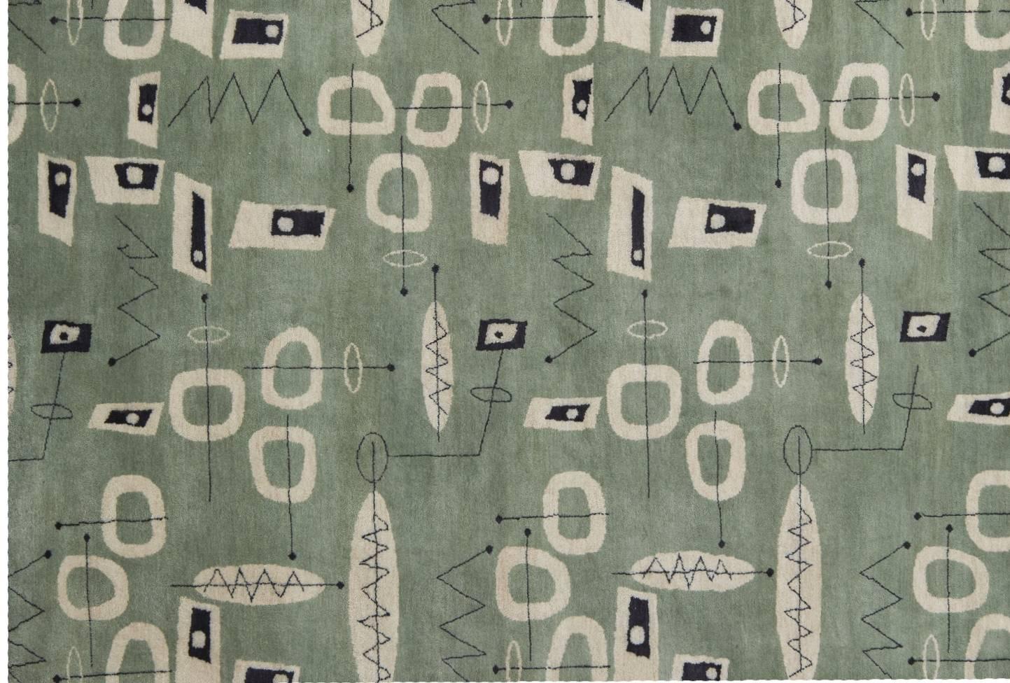 Gorgeous Green Mid Century Modern Rug. Country of Origin: India/ Circa Date: Modern - Size: 4 ft 2 in x 4 ft 3 in (1.27m x 1.29m)
 