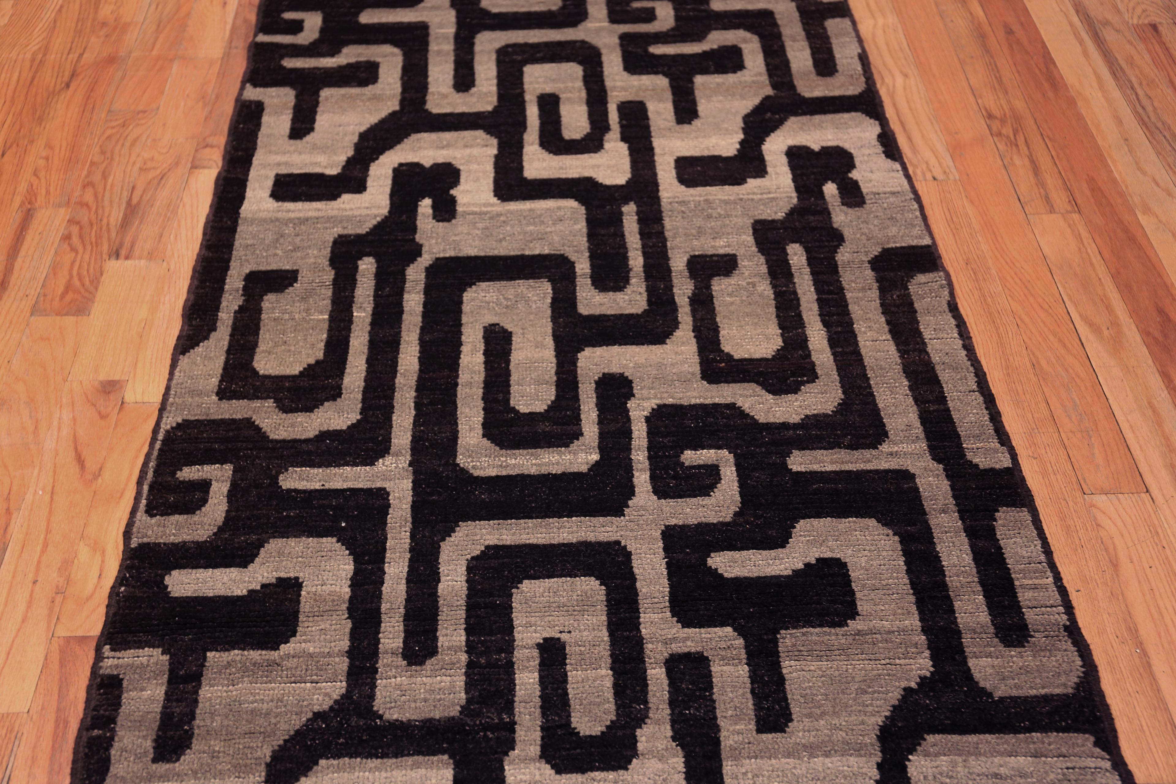 Nazmiyal Collection Modern Bold Graphic Black And Grey Runner Rug 3'9