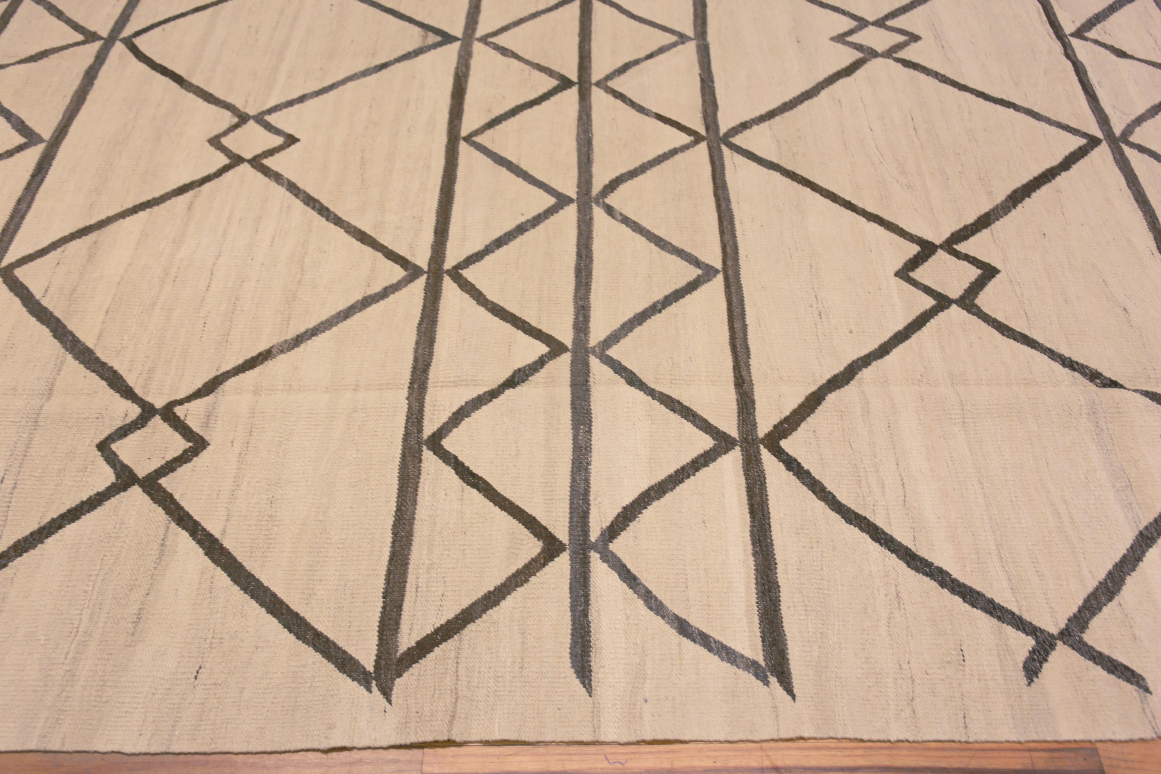 Nazmiyal Collection Tappeto Kilim moderno marrone geometrico a tessitura piana 14'4