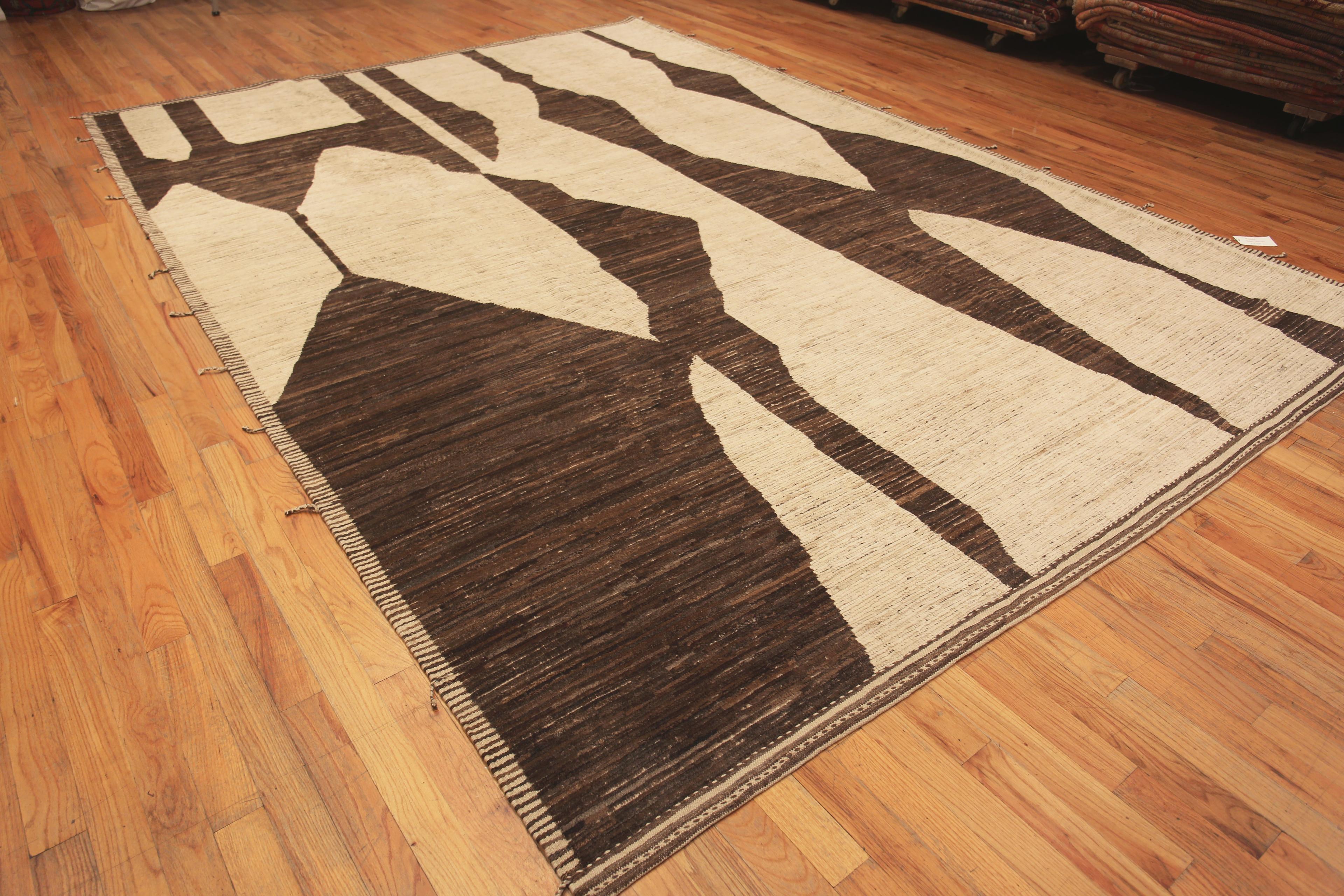 Moderner zentralasiatischer Teppich der Nazmiyal Kollektion. 10 ft 4 in x 14 ft 4 in (Handgeknüpft) im Angebot