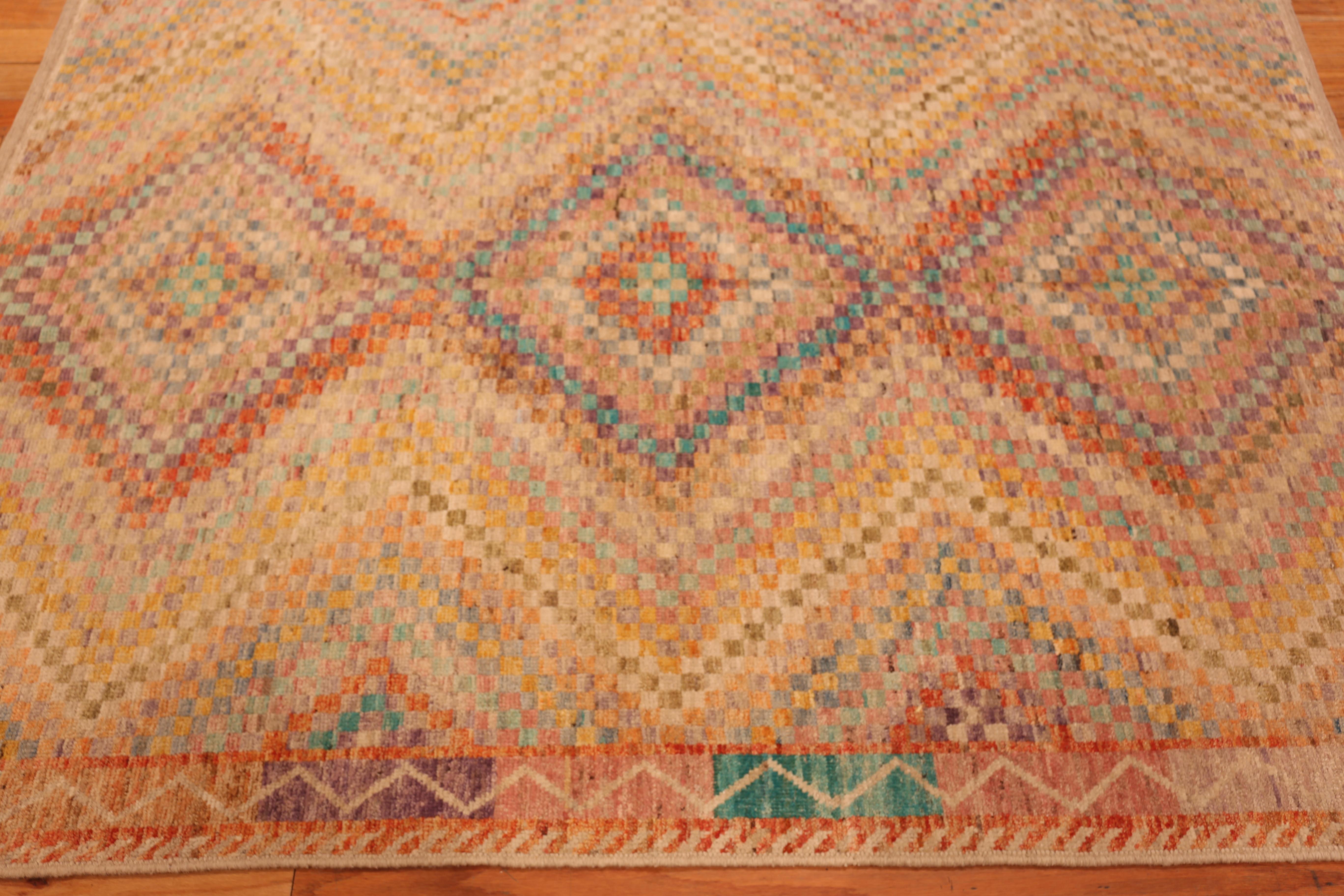 Tappeto Geometrico Moderno Contemporaneo Collection Nazmiyal 5 ft 2 in x 6 ft 8 in In condizioni Nuovo in vendita a New York, NY