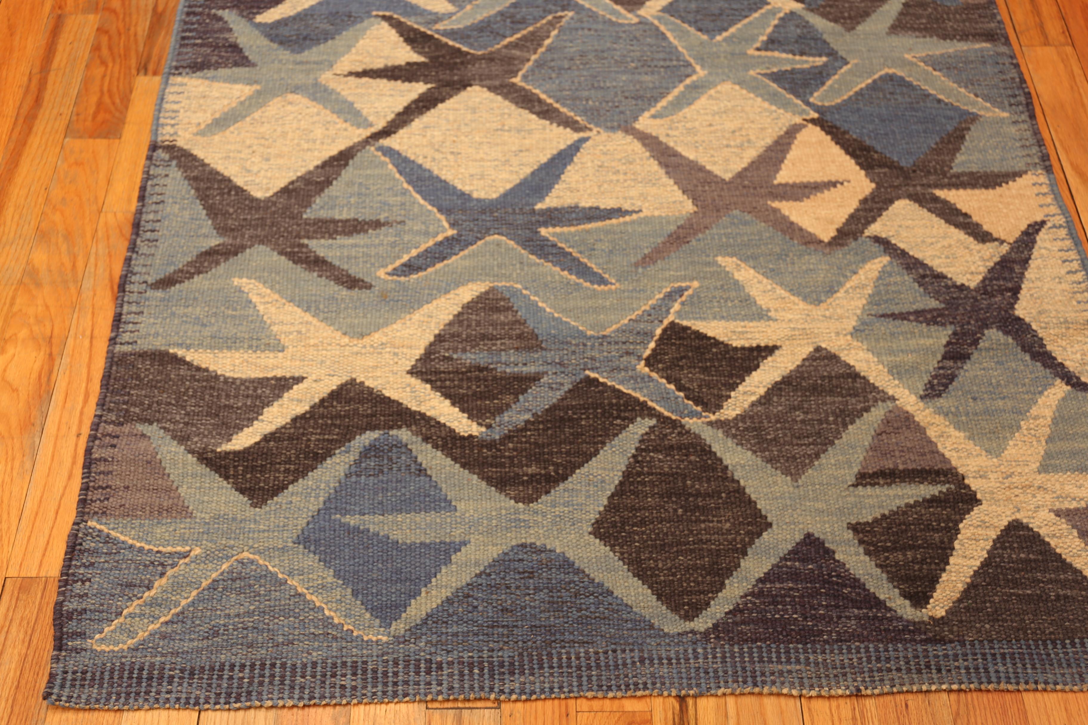 Tappeto Kilim in stile svedese dal design moderno e contemporaneo, Paese d'origine: Asia centrale, Data di realizzazione: CIRCA: Moderno