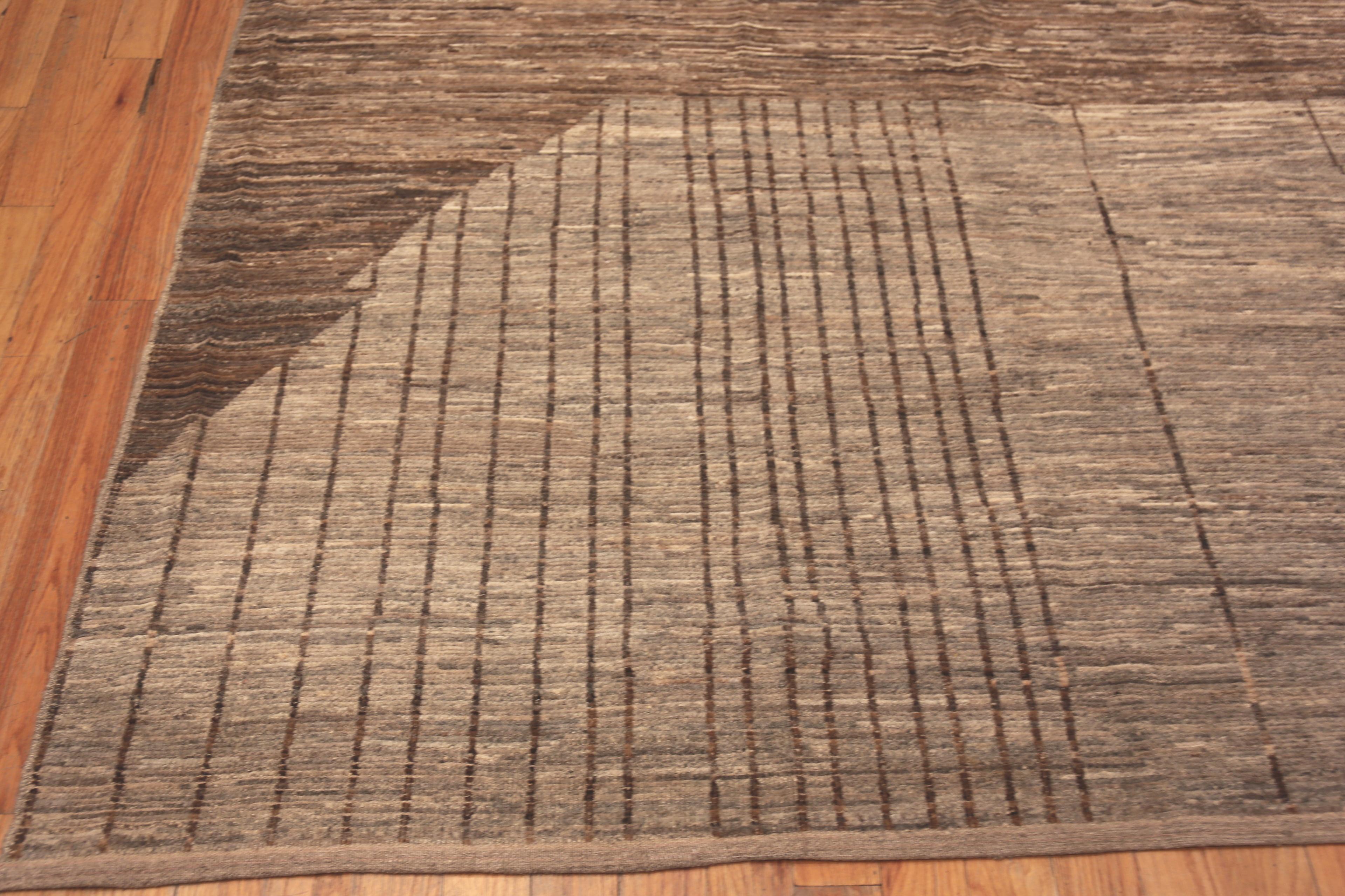 Moderner Teppich der Nazmiyal Kollektion in Erdtönen in Erdtönen. 10 ft 2 in x 14 ft 1 in (Zentralasiatisch) im Angebot