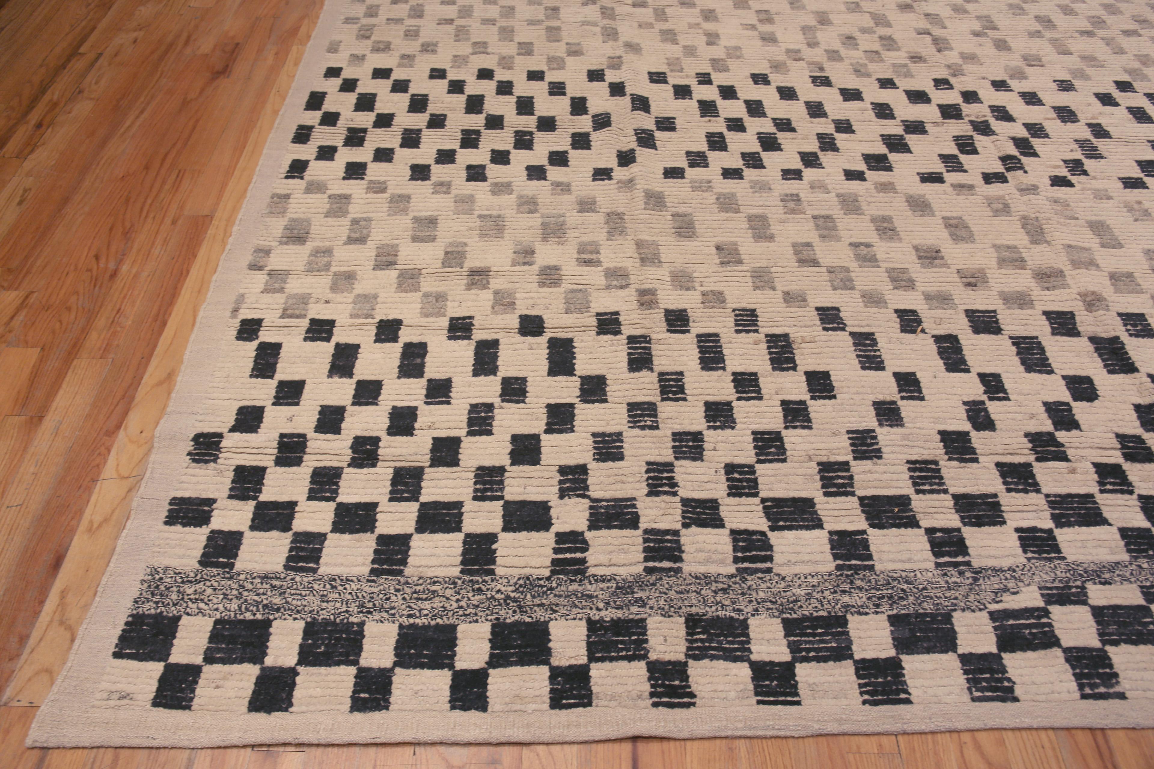 Nazmiyal Collection Modern Gray Black Checkerboard Design Area Rug 13'2