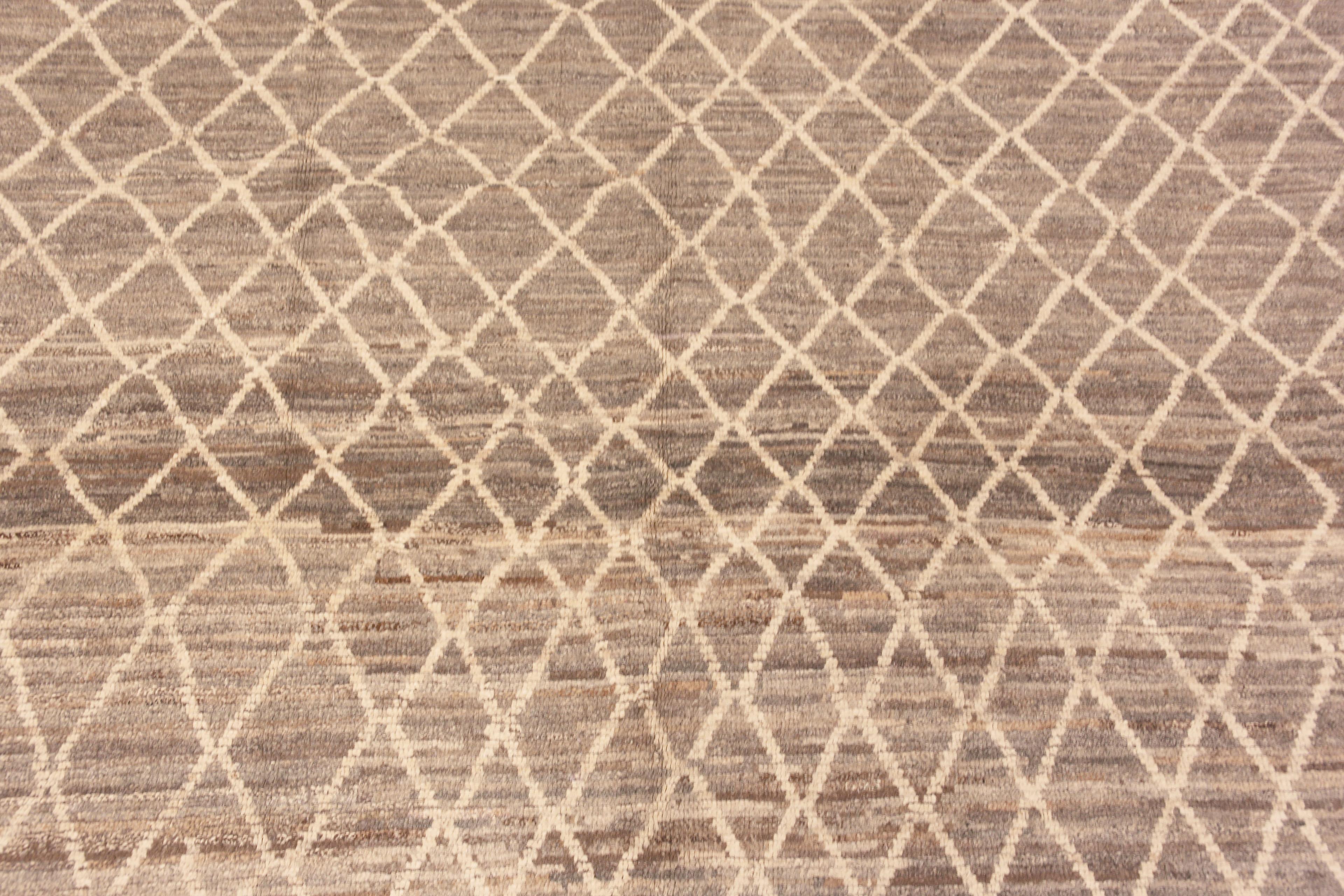 Nazmiyal Kollektion Moderner grauer Abrash Elfenbein Stammes-Geometrischer Teppich 6'6