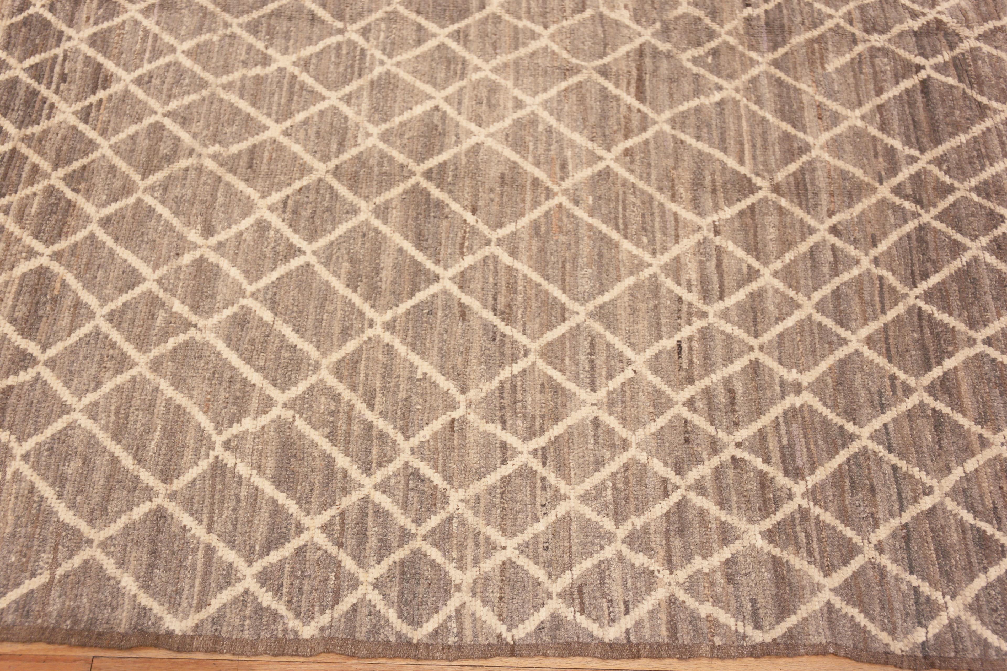 Nazmiyal Kollektion Moderner grauer Abrash Elfenbein Stammes-Geometrischer Teppich 6'6
