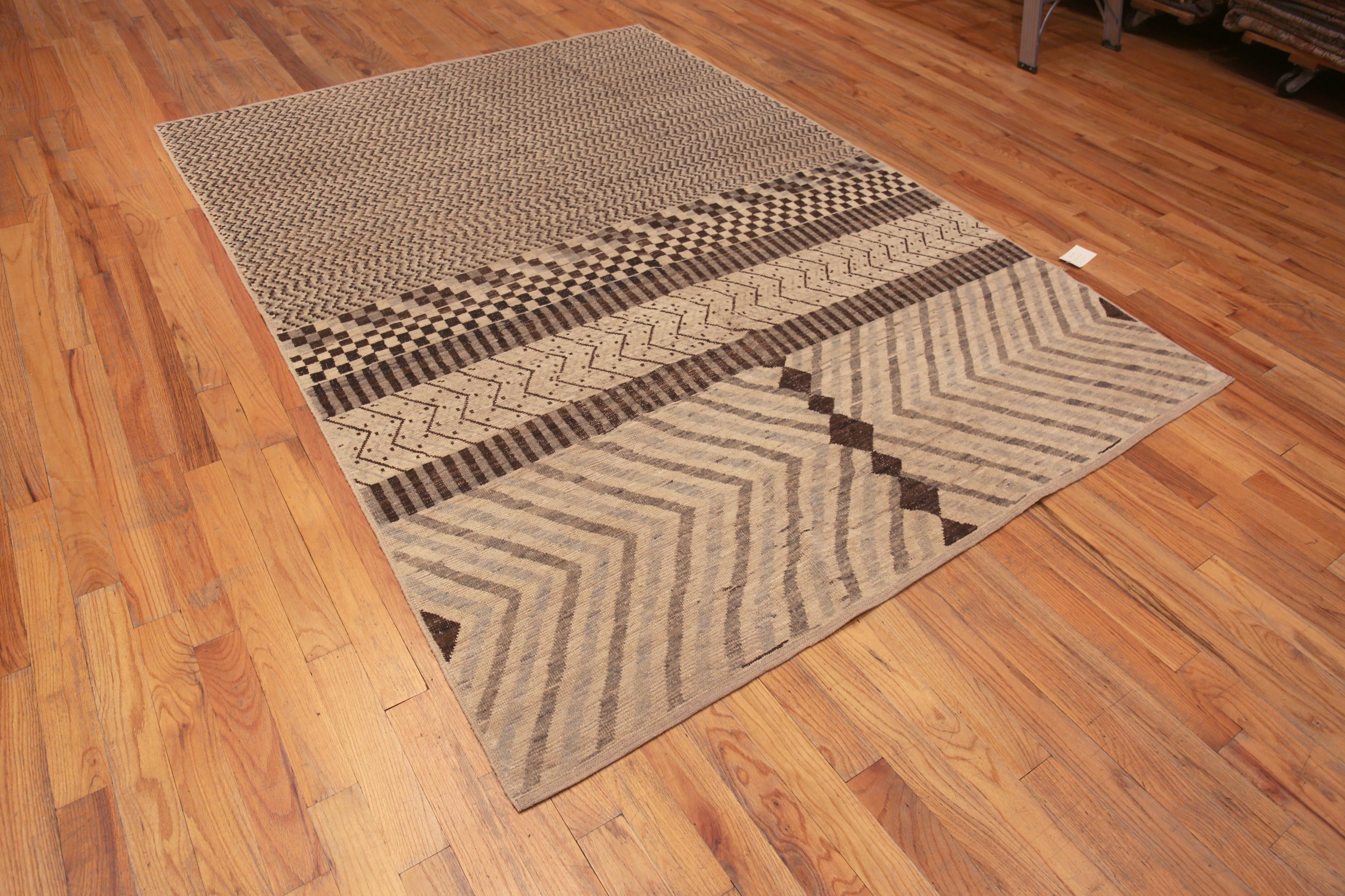 Bellissimo tappeto moderno marrone terra chevron marocchino berbero Beni Ourain Design, Paese d'origine: Asia centrale, Data di realizzazione: Tappeti moderni