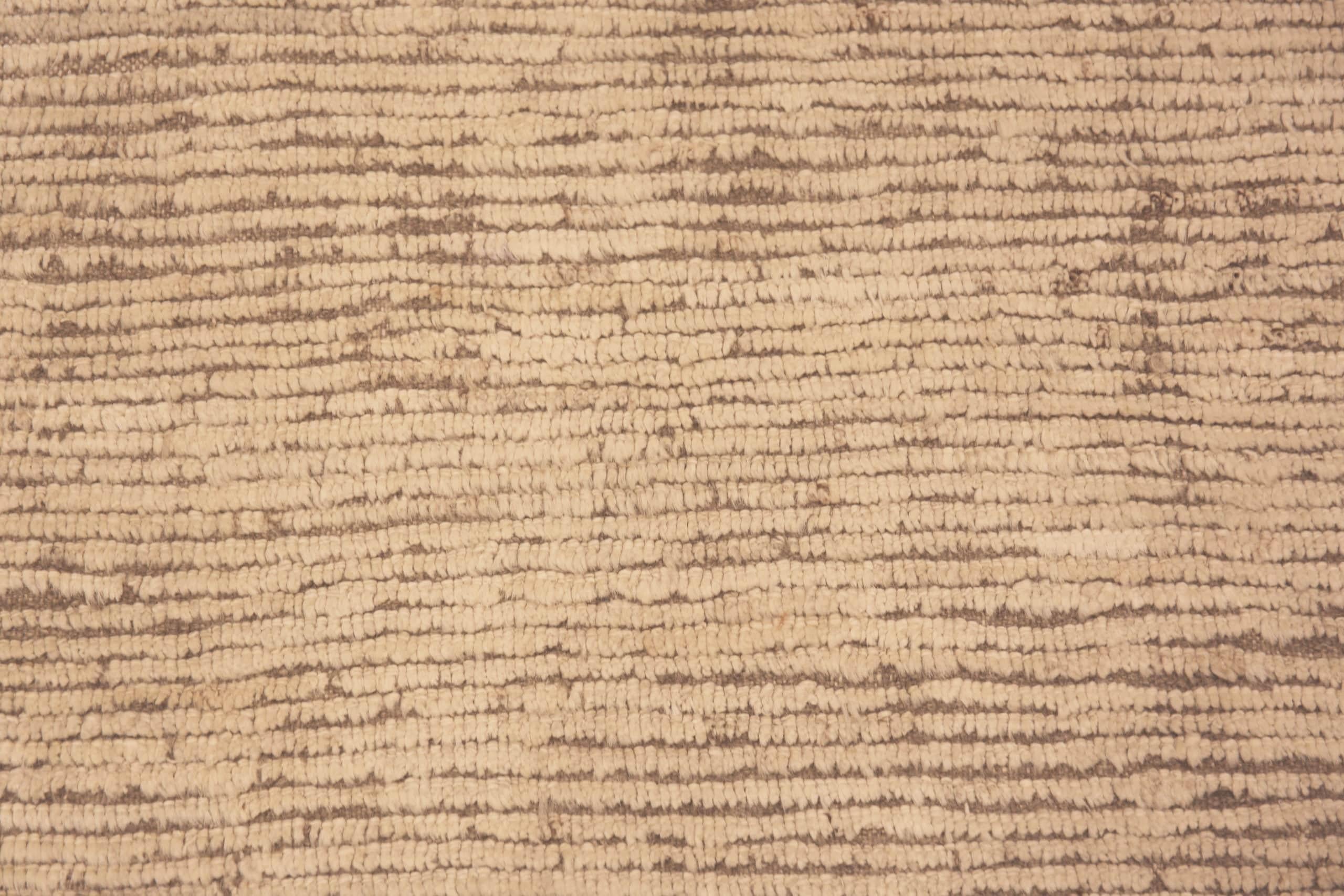 Moderner Teppich im marokkanischen Stil, Herkunftsland: Afghanistan. Entstehungszeit: Modern. Größe: 1,49 m x 1,80 m (4 ft 11 in x 5 ft 11 in)