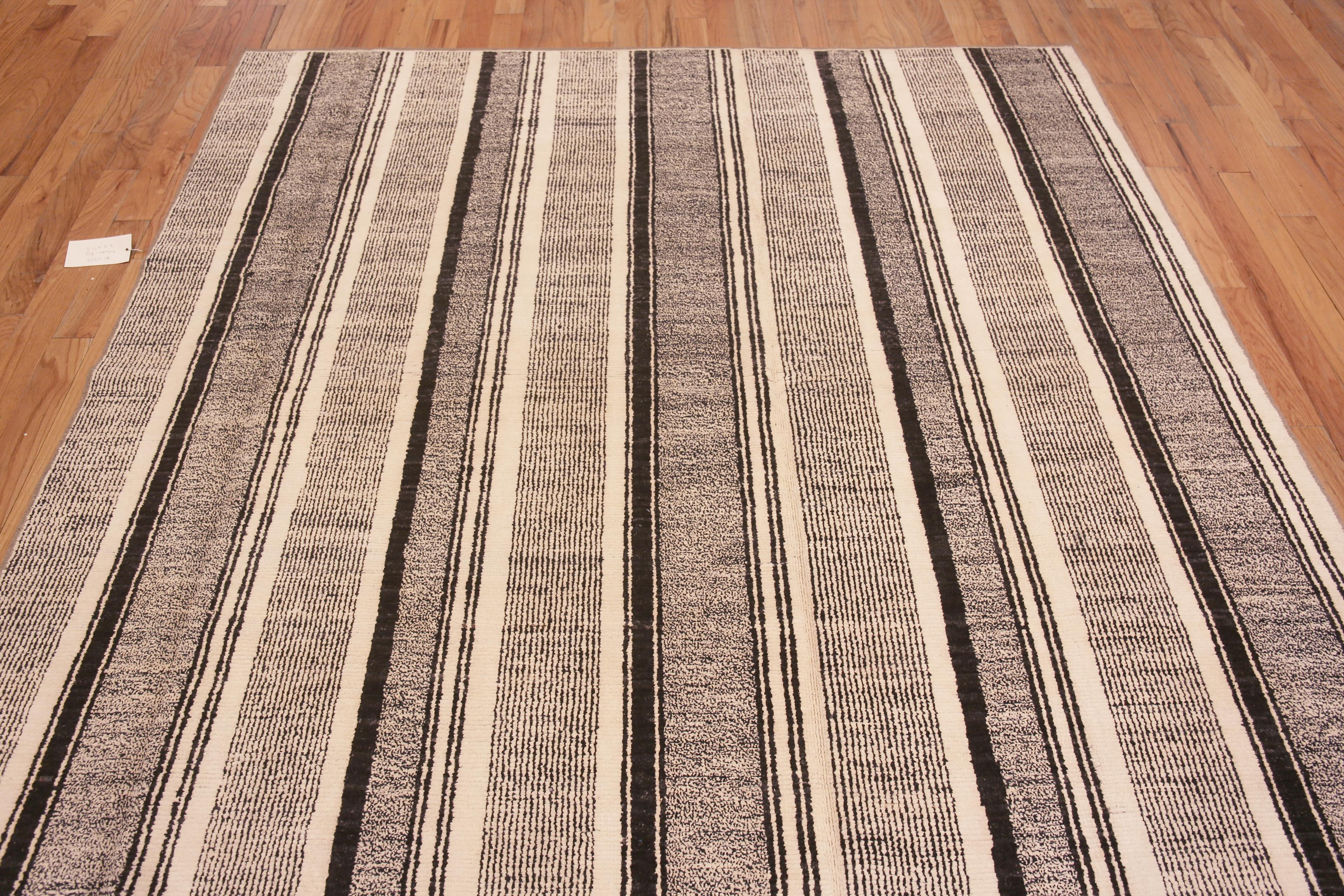 Moderner gestreifter Teppich der Nazmiyal Kollektion in Zimmergröße 7'4