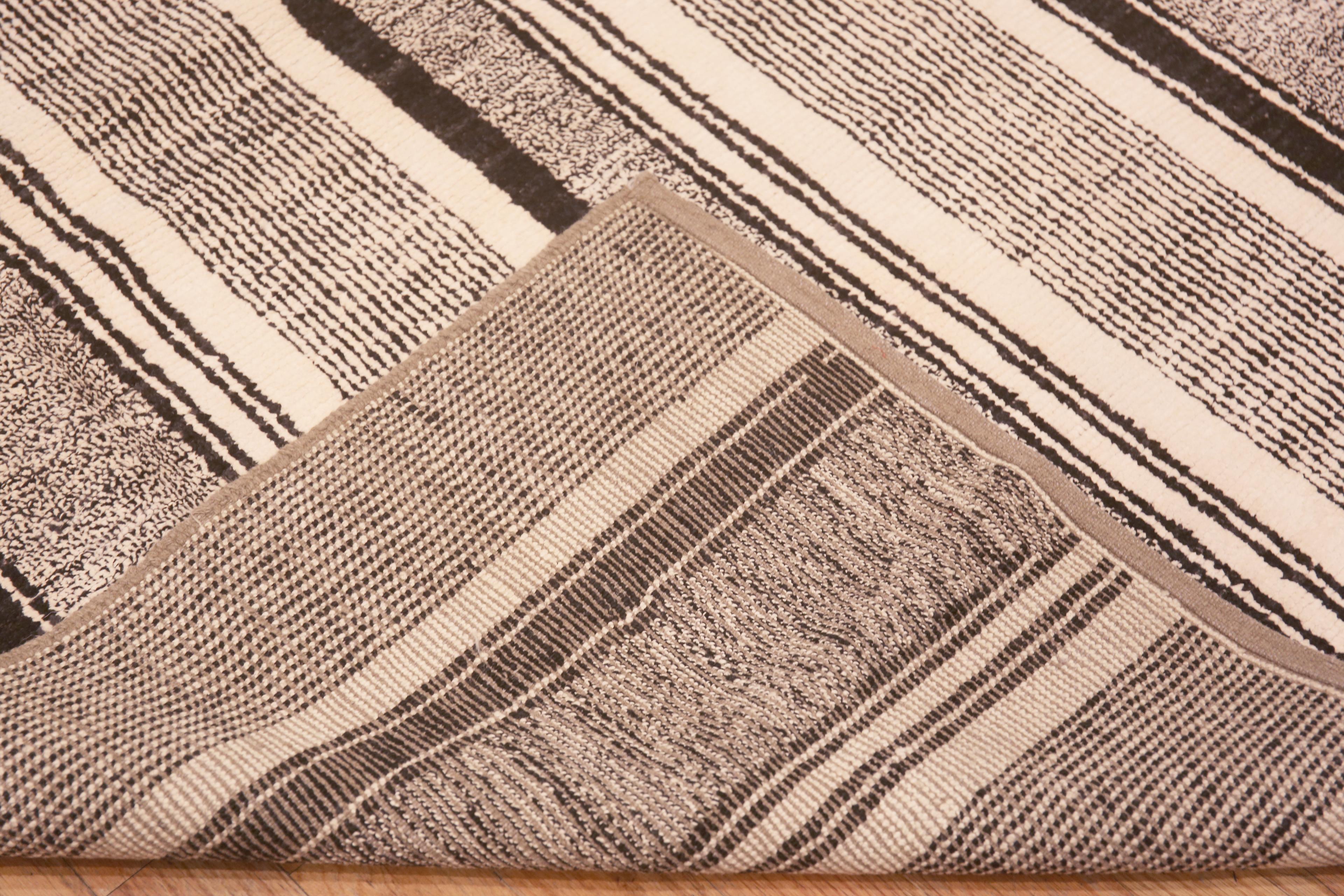 XXIe siècle et contemporain Collection Nazmiyal - Taille de la pièce - Tapis à motifs rayés 7'4