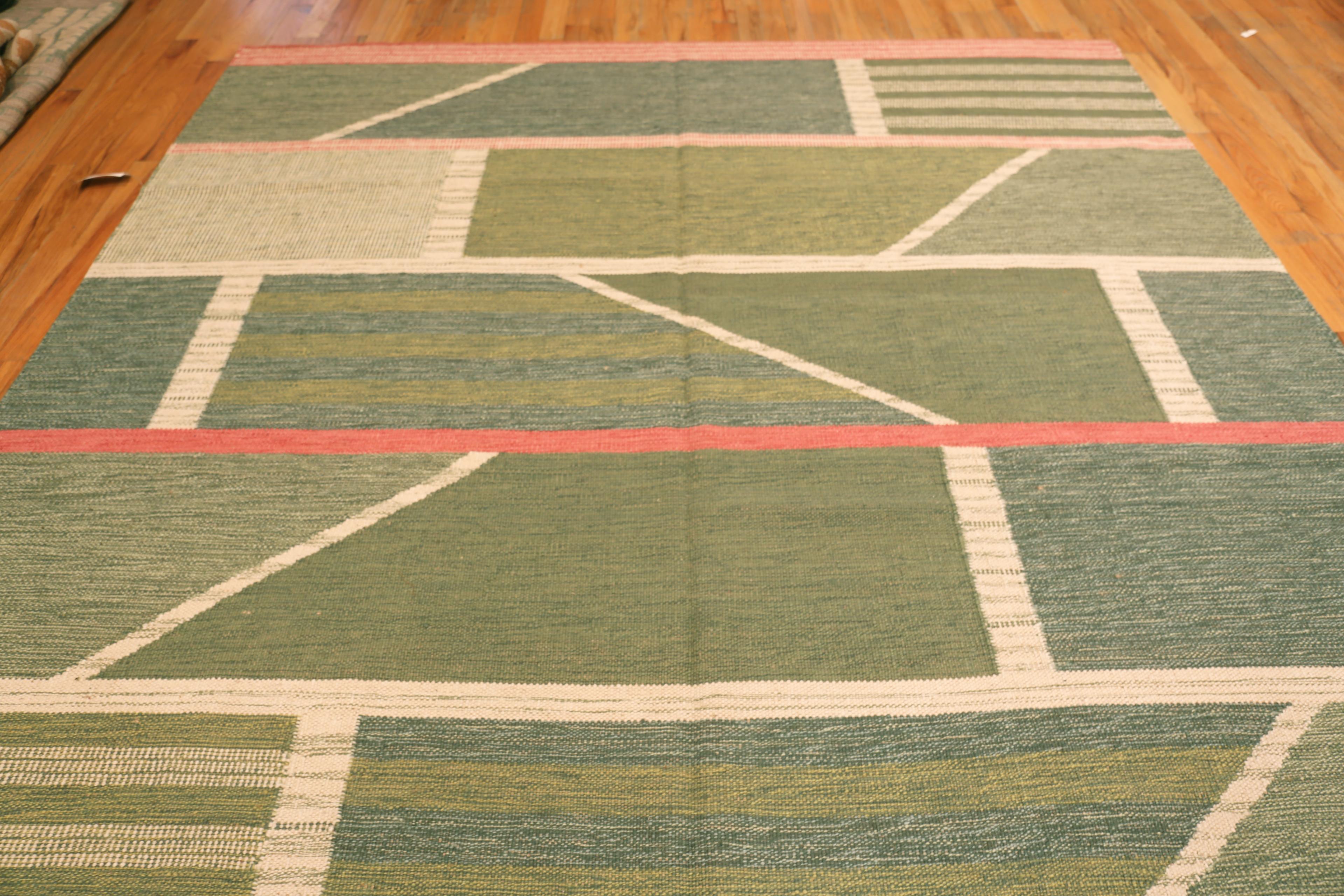 Ausgeglichener moderner schwedisch inspirierter Kilim-Teppich, Herkunftsland: Zentralasien, CIRCA Datum: Modern