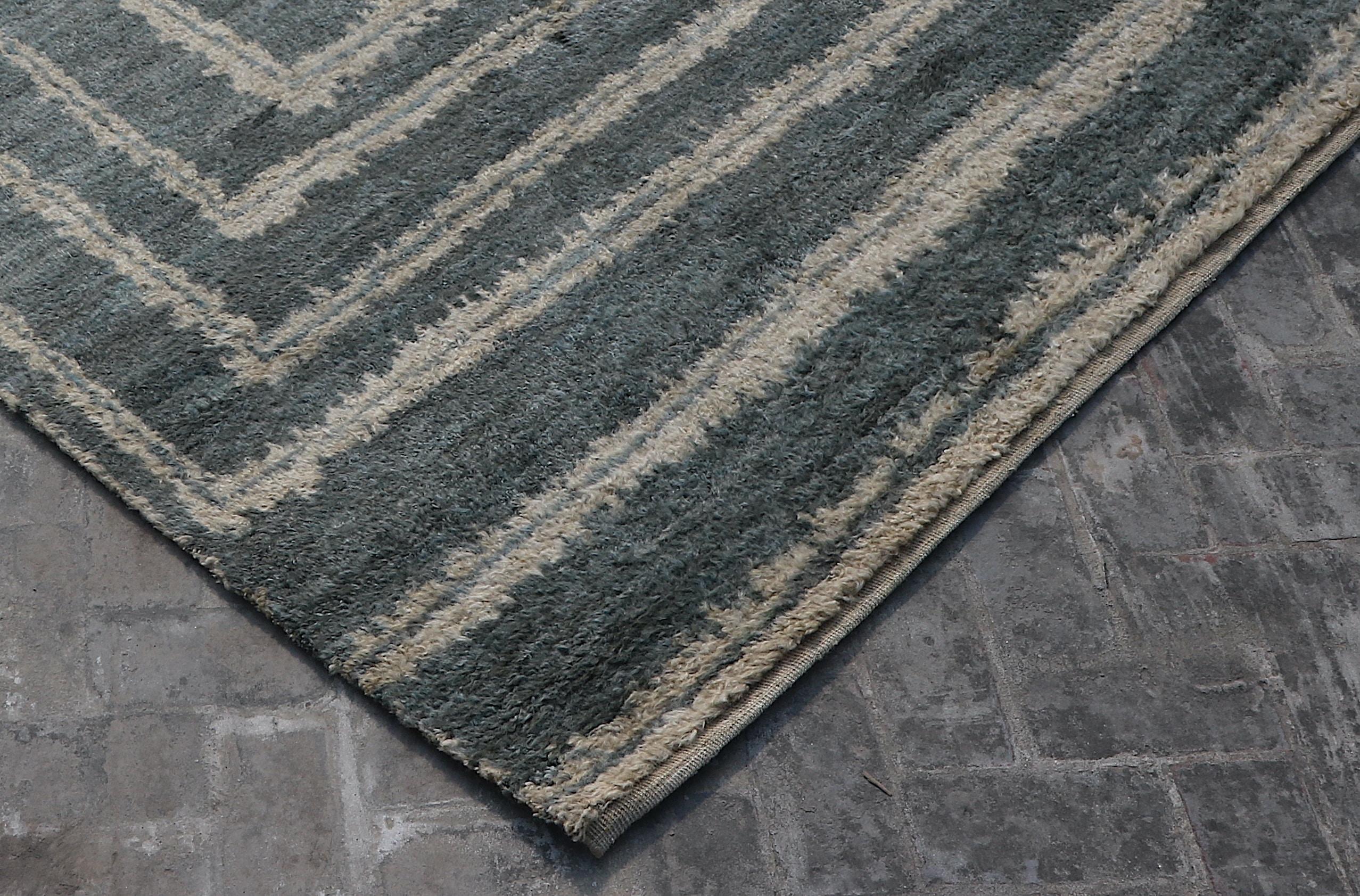 Geometric Design Modern Transitional Rug. Country of Origin: Pakistan. Circa date: Modern. Size: 7 ft x 11 ft (2.13 m x 3.35 m)












