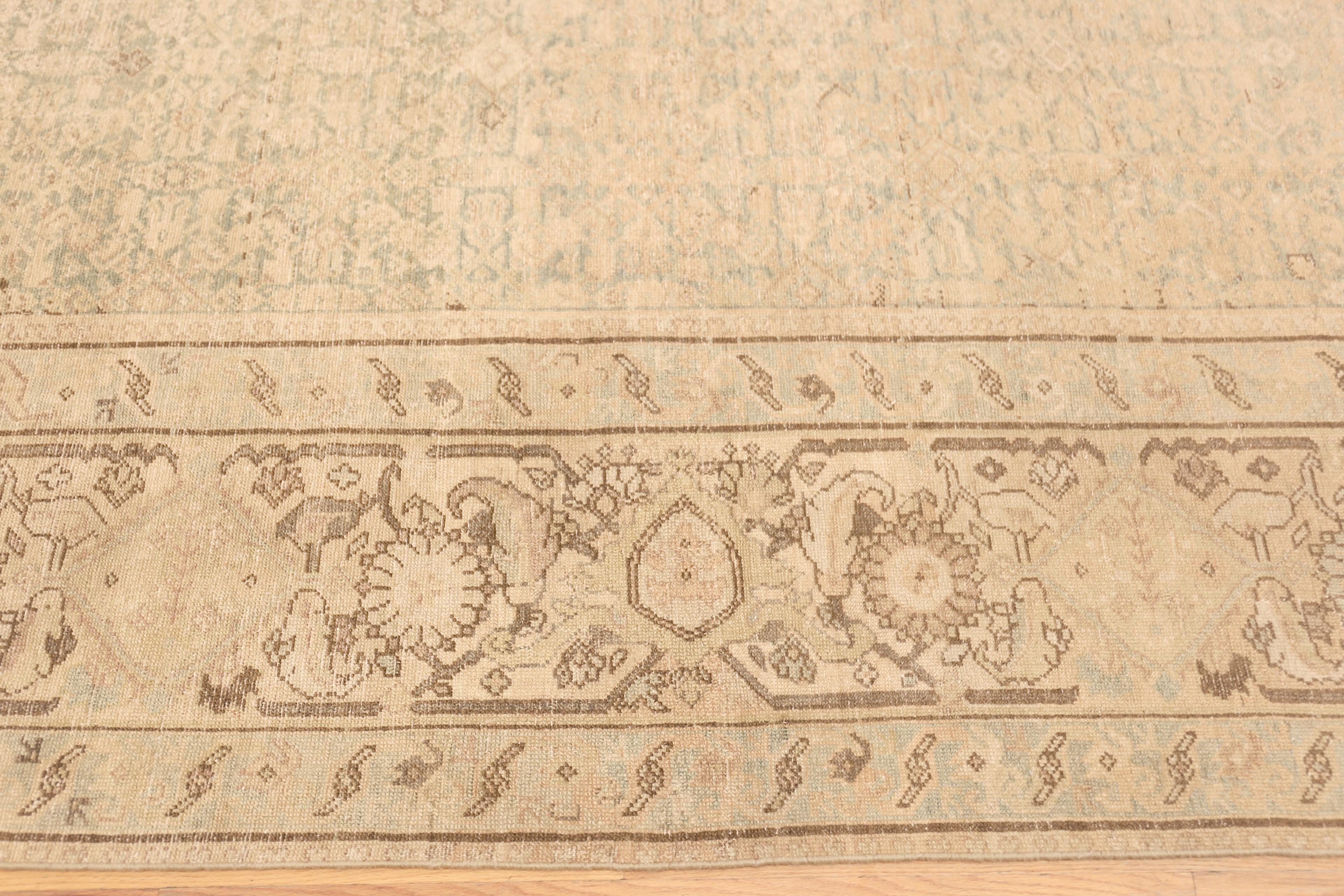 Nazmiyal Collection Neutral Antik Persisch Malayer Teppich 6 ft 8 in x 16 ft (Handgeknüpft) im Angebot