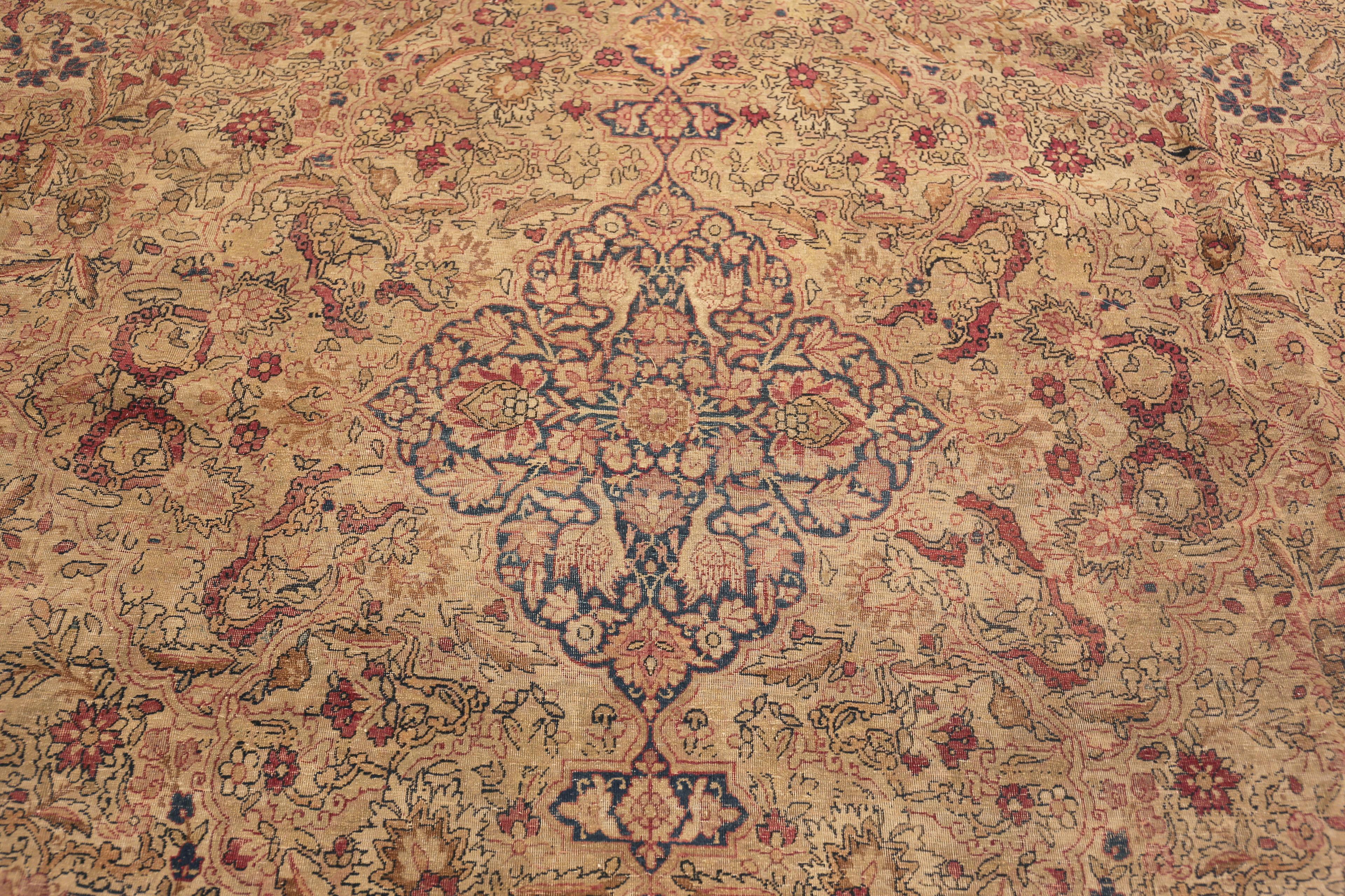 Annodato a mano Tappeto Nazmiyal Collection Neutral Floral Antique Kerman 12 ft 5 in x 15 ft 4 in in vendita