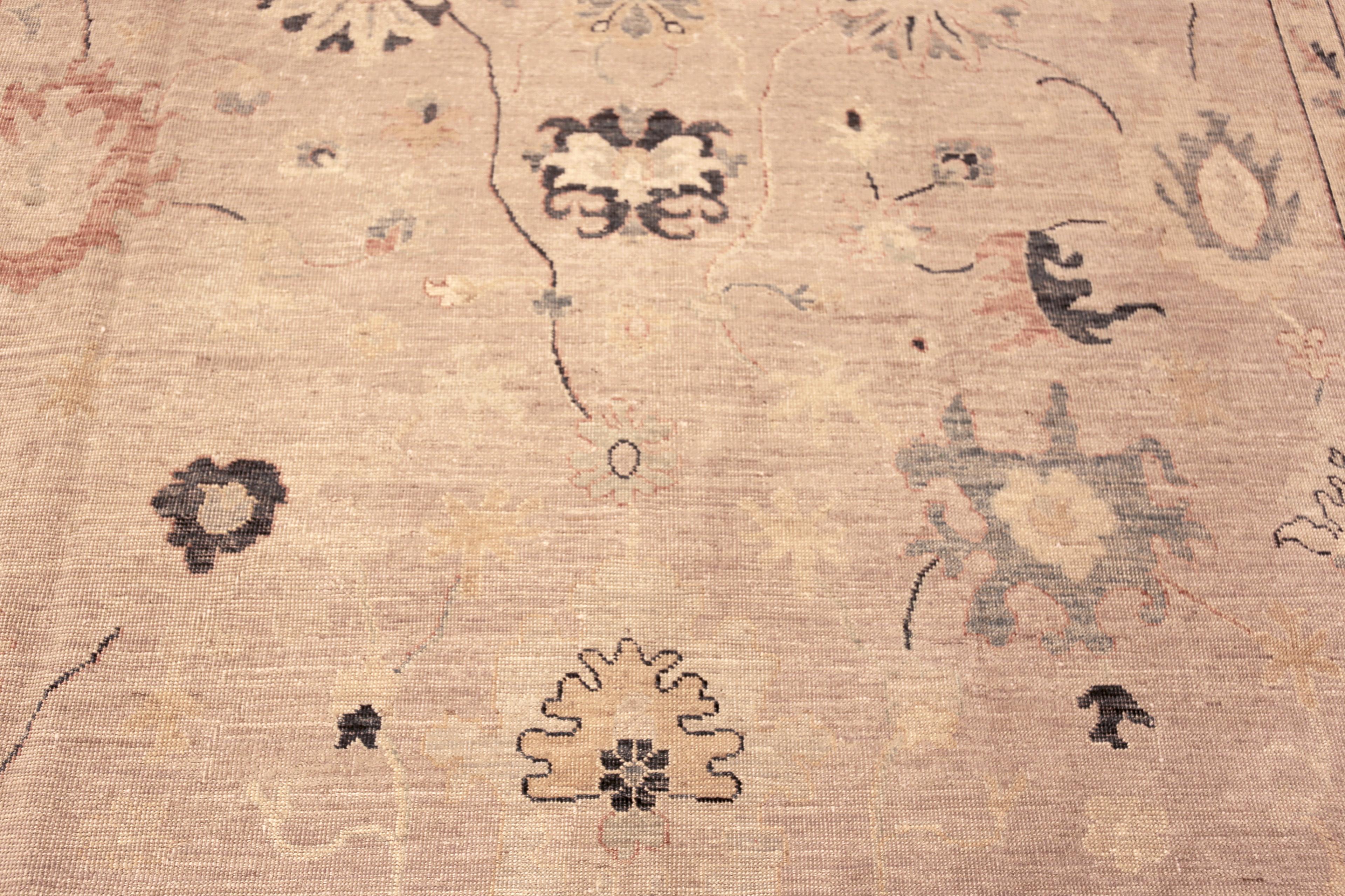 Superbe tapis moderne turc Oushak, de couleur claire et neutre, contemporain, Pays d'origine : Asie centrale, Circa date : Tapis modernes