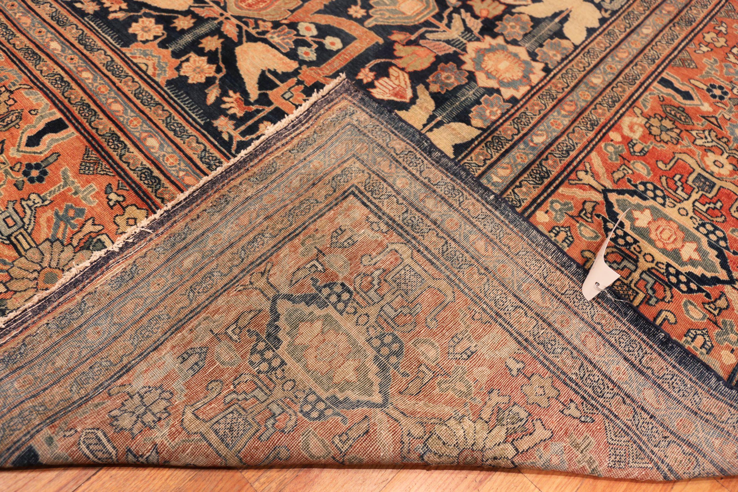 Nazmiyal Collection Tappeto antico persiano oversize Sarouk Farahan 14ft x 20ft 2in in vendita 3