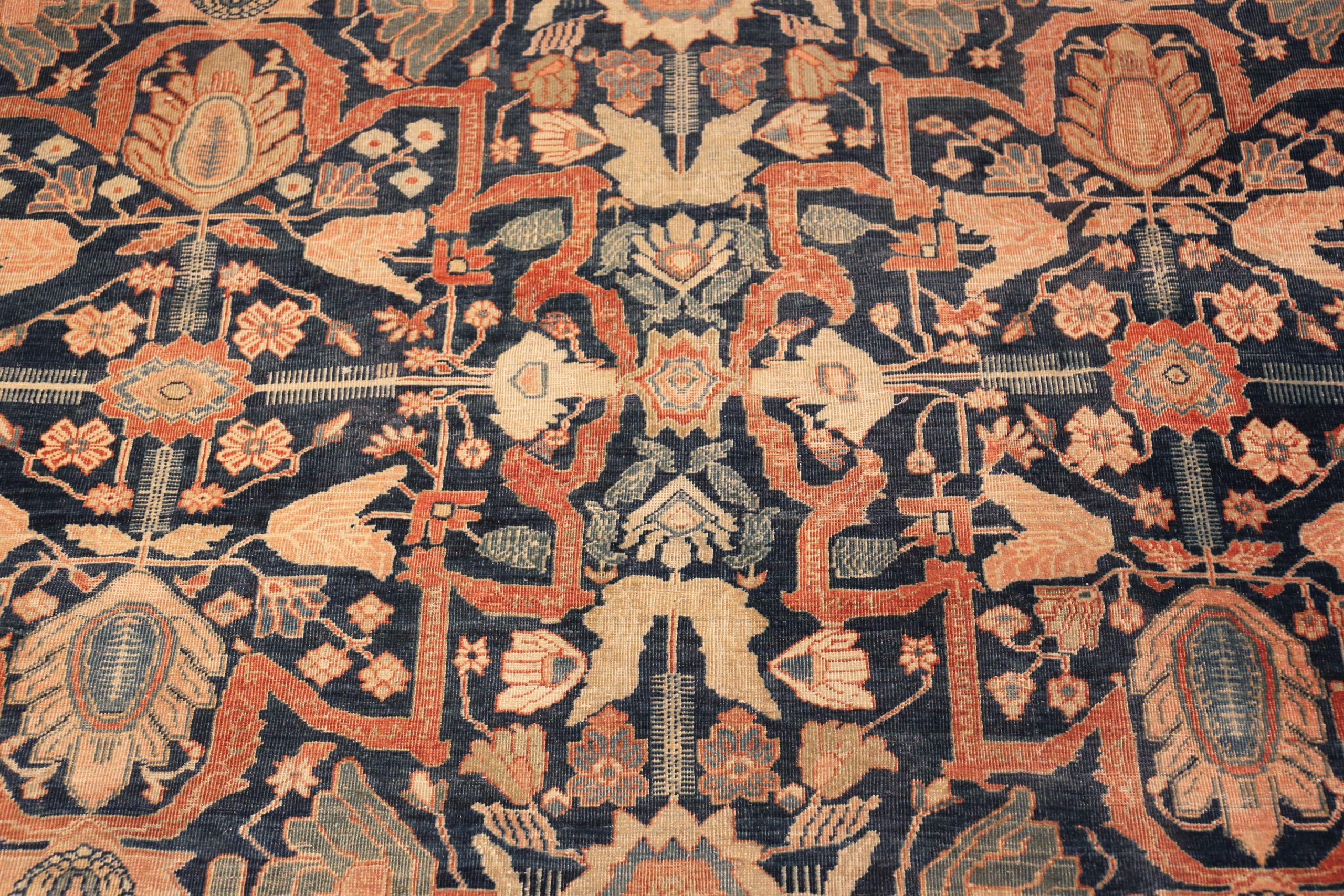 Nazmiyal Collection Tappeto antico persiano oversize Sarouk Farahan 14ft x 20ft 2in In condizioni buone in vendita a New York, NY