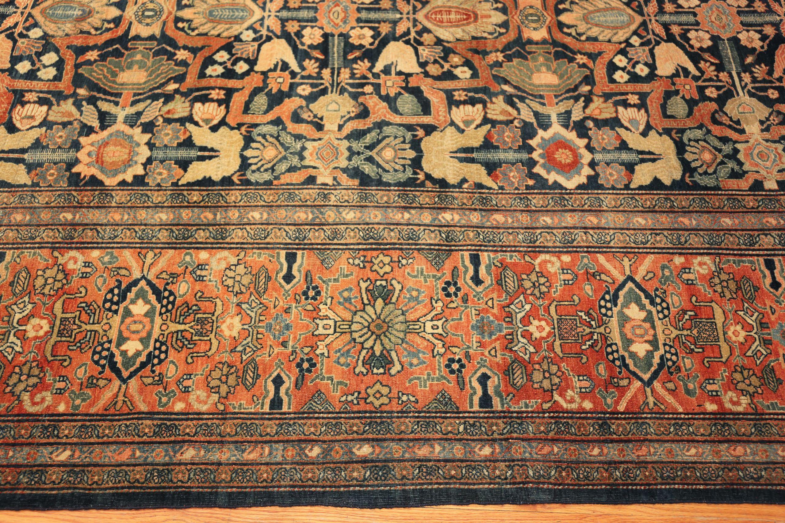 Nazmiyal Collection Tappeto antico persiano oversize Sarouk Farahan 14ft x 20ft 2in in vendita 2