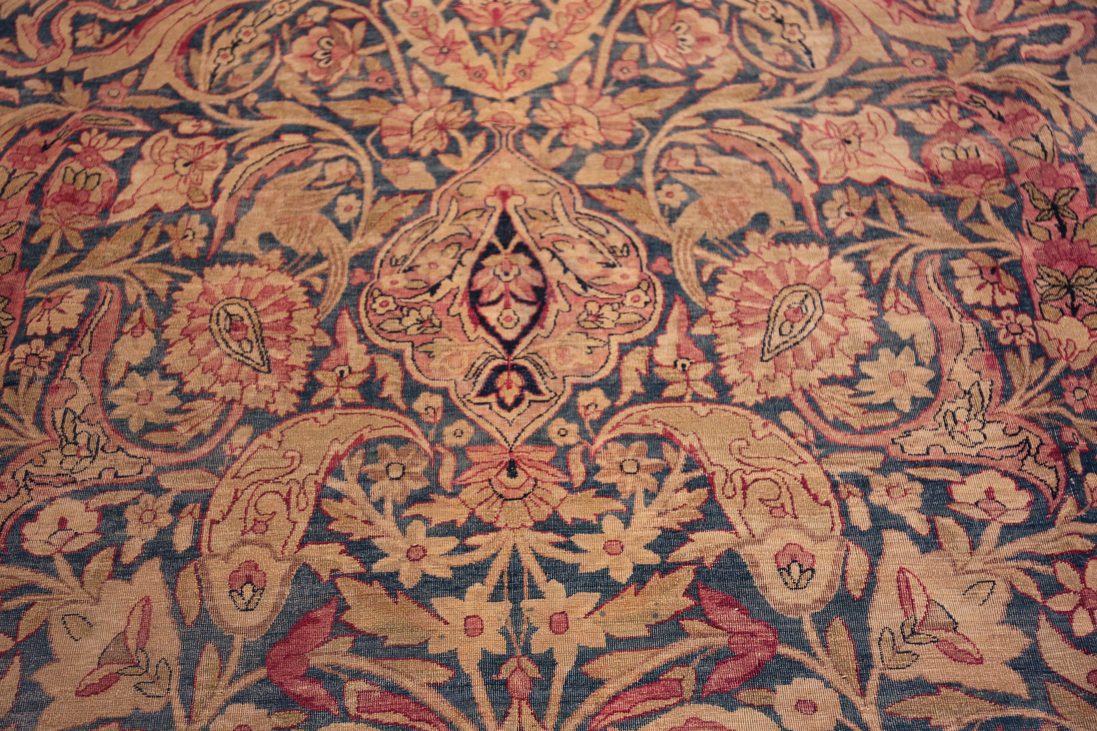 Nazmiyal Collection Übergroße antike persische Kerman Teppich 10 ft x 20 ft 5 in (19. Jahrhundert) im Angebot