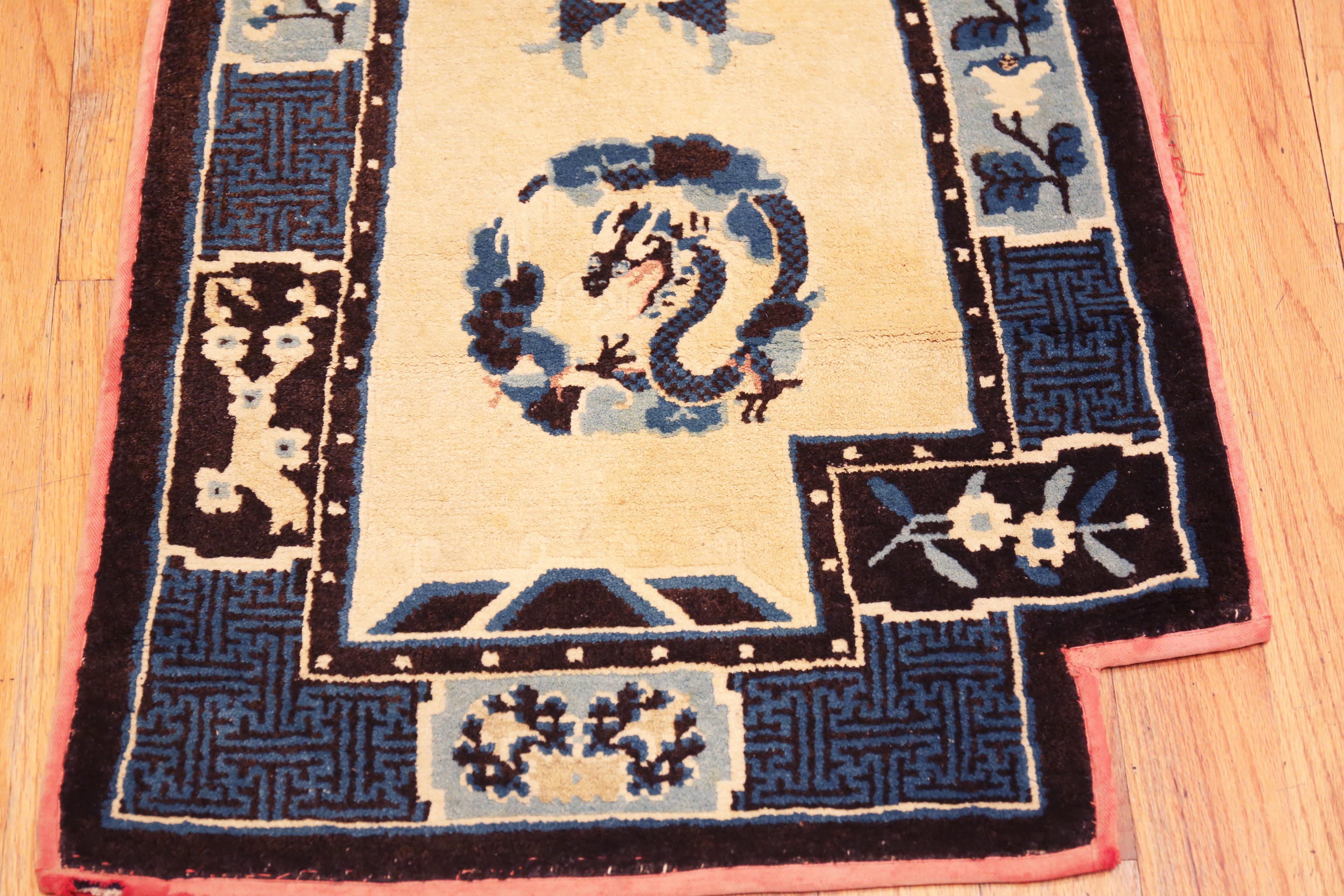 Collection Nazmiyal Collection Paire de tapis piliers Ningxia antiques 2 ft 1 in x 4 ft 5 in Bon état - En vente à New York, NY