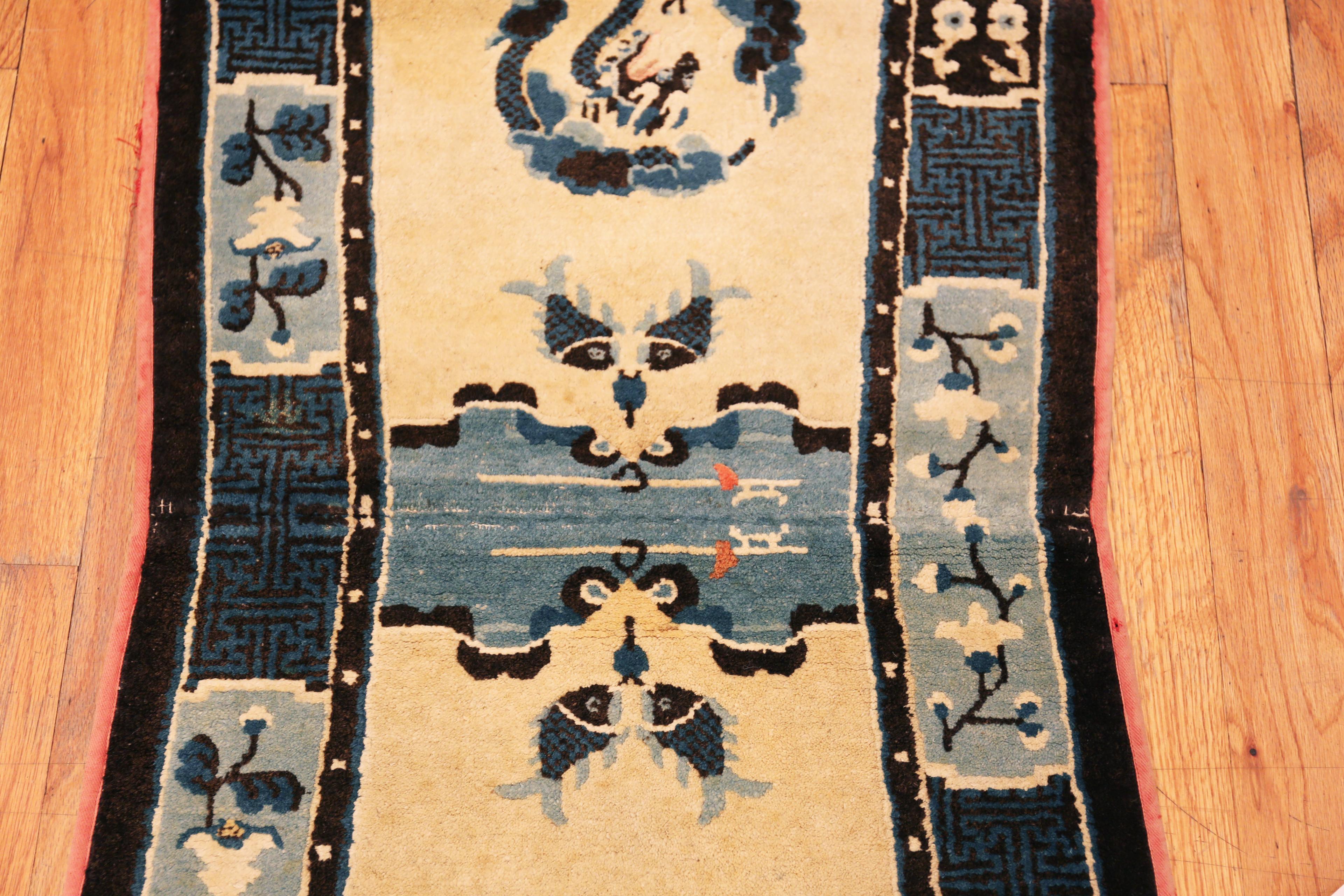 Collection Nazmiyal Collection Paire de tapis piliers Ningxia antiques 2 ft 1 in x 4 ft 5 in en vente 1
