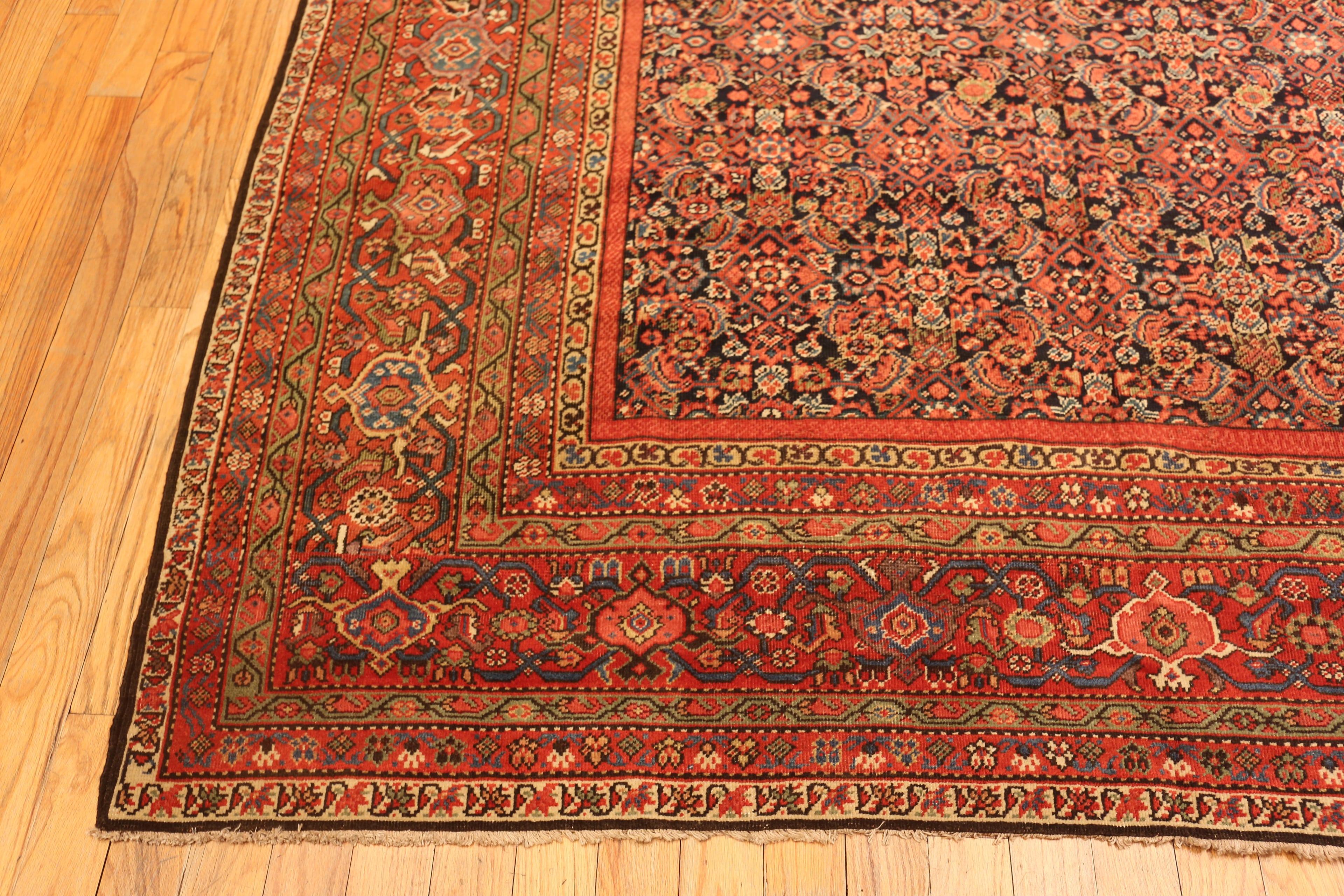 Nazmiyal Collection Persisch Farahan Teppich 7 ft 4 in x 9 ft 8 in (Sarouk Farahan) im Angebot