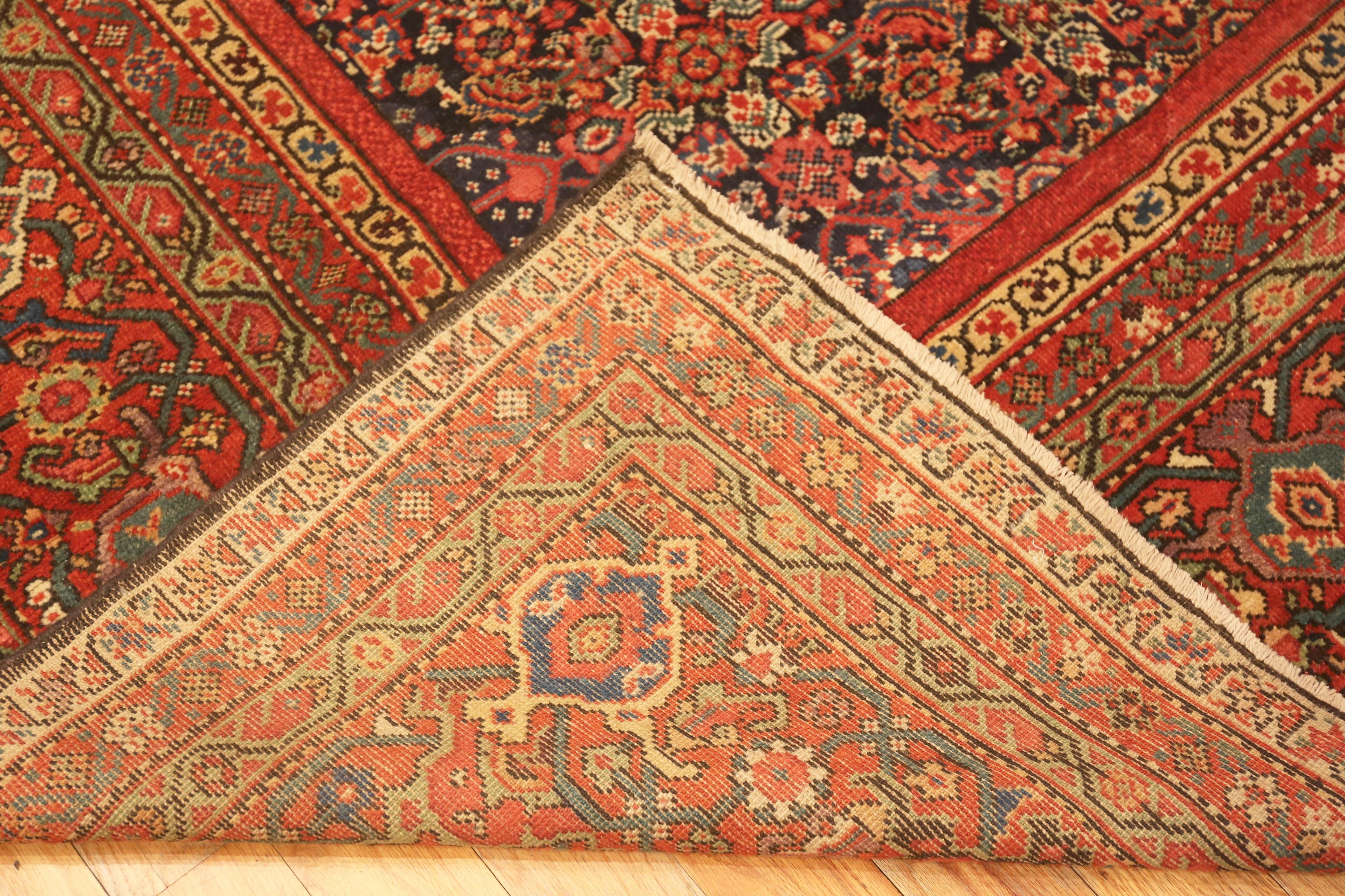 Nazmiyal Collection Persisch Farahan Teppich 7 ft 4 in x 9 ft 8 in im Zustand „Gut“ im Angebot in New York, NY