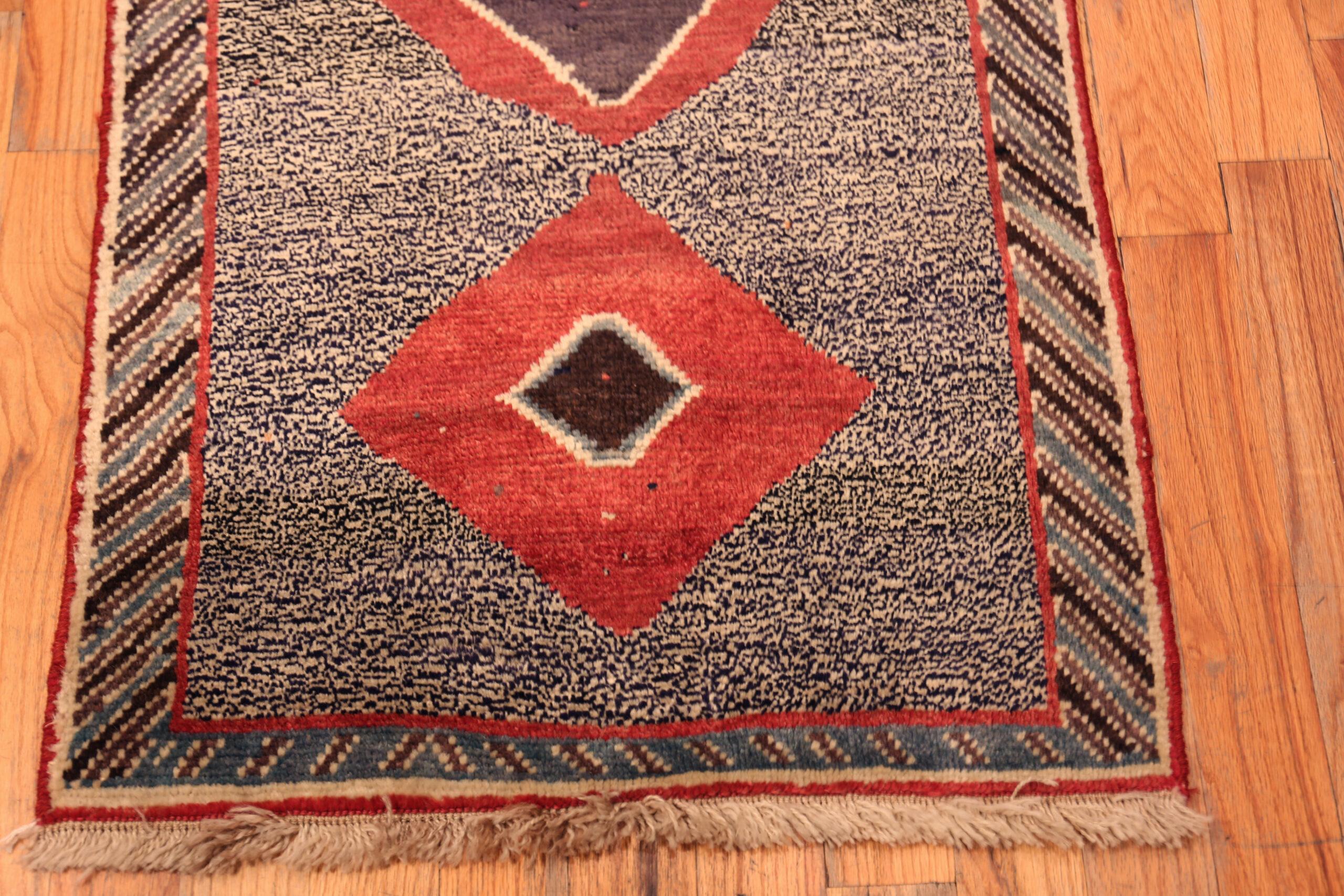 Nazmiyal Collection persischen Gabbeh Teppich mit Diamant 2 ft 6 in x 4 ft 7 in (Handgeknüpft) im Angebot