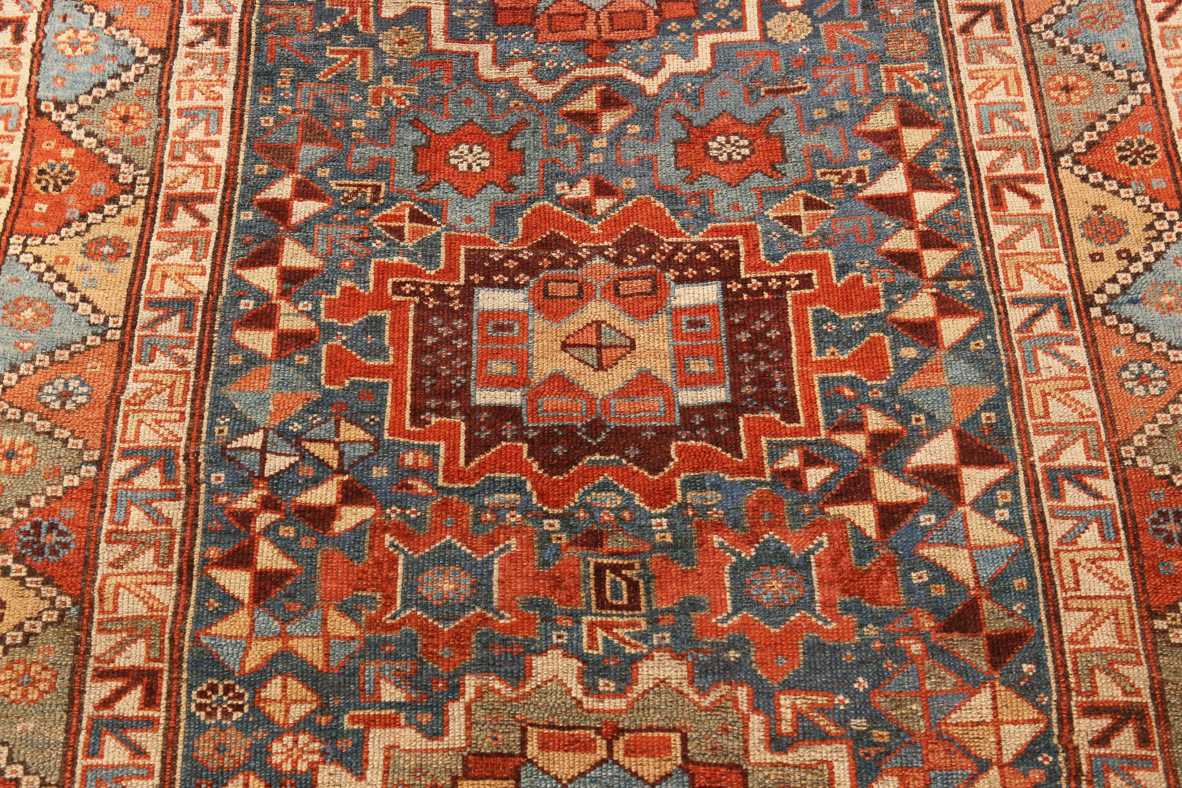 Nazmiyal Collection Persisch Geometrische Läufer 4 ft x 9 ft 8 in (Stammeskunst) im Angebot