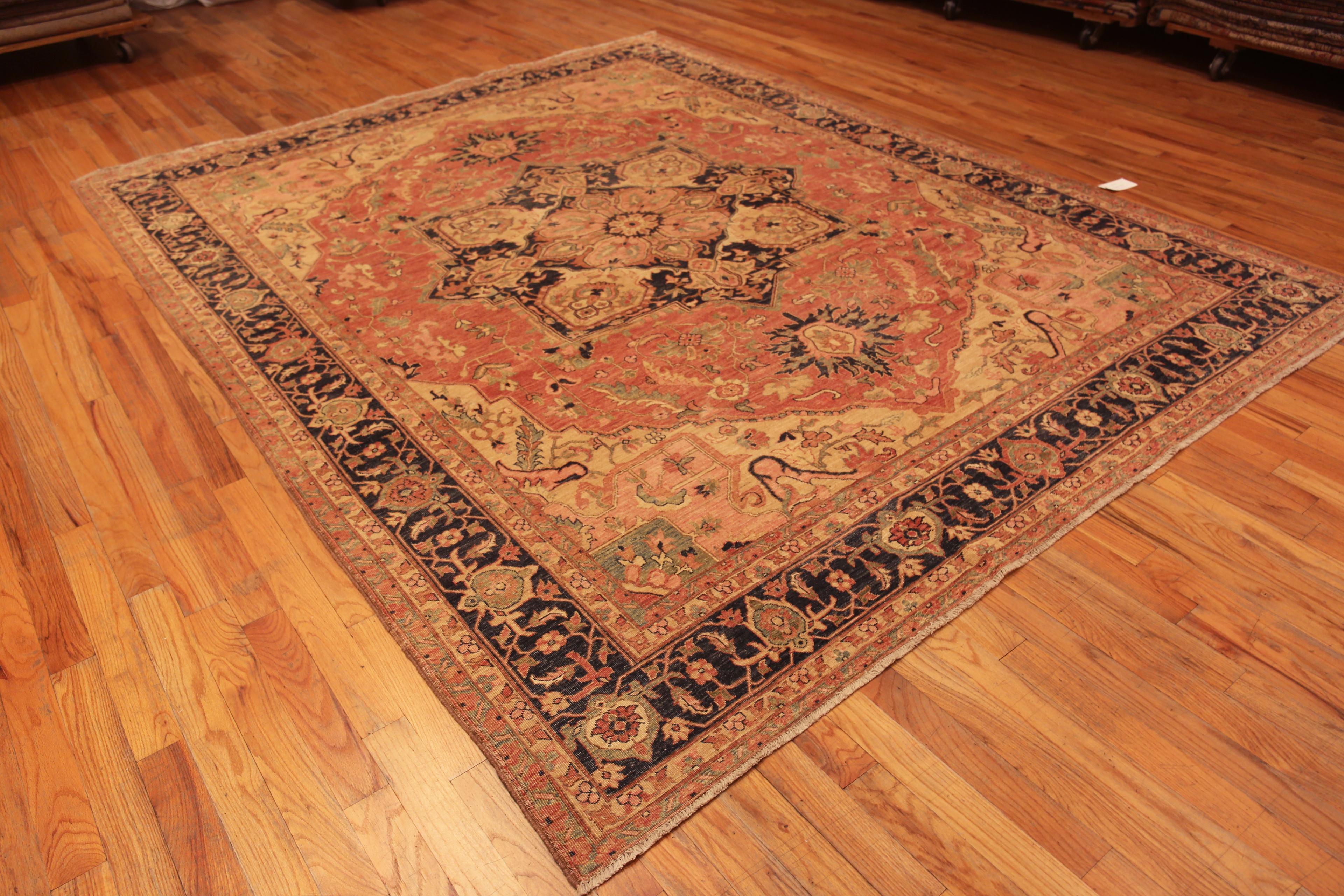 Beautifully Classic Persian Heriz Medallion Design Modern Room Size Area Rug, Country Of Origin: Central Asia, Circa Date: Modern Rug