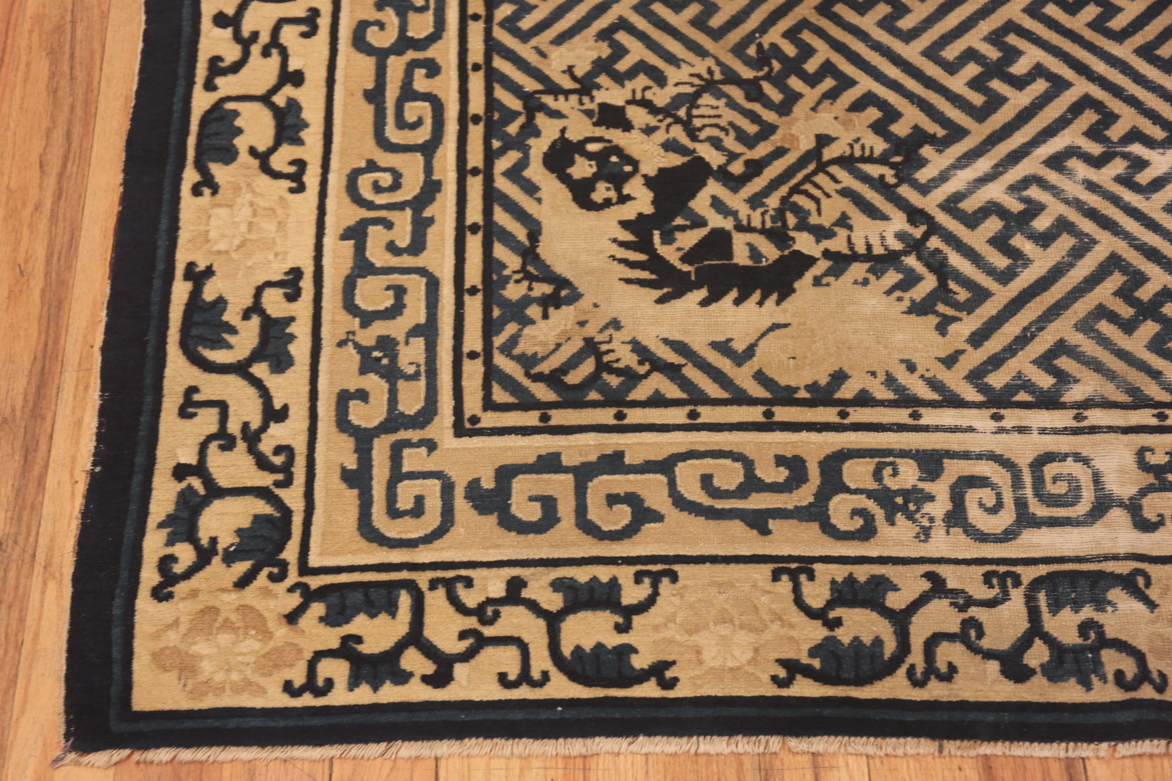 Pictorial Antiker chinesischer Foo-Hundeteppich. 6 Fuß x 7 Fuß 4 Zoll (Chinesisch) im Angebot
