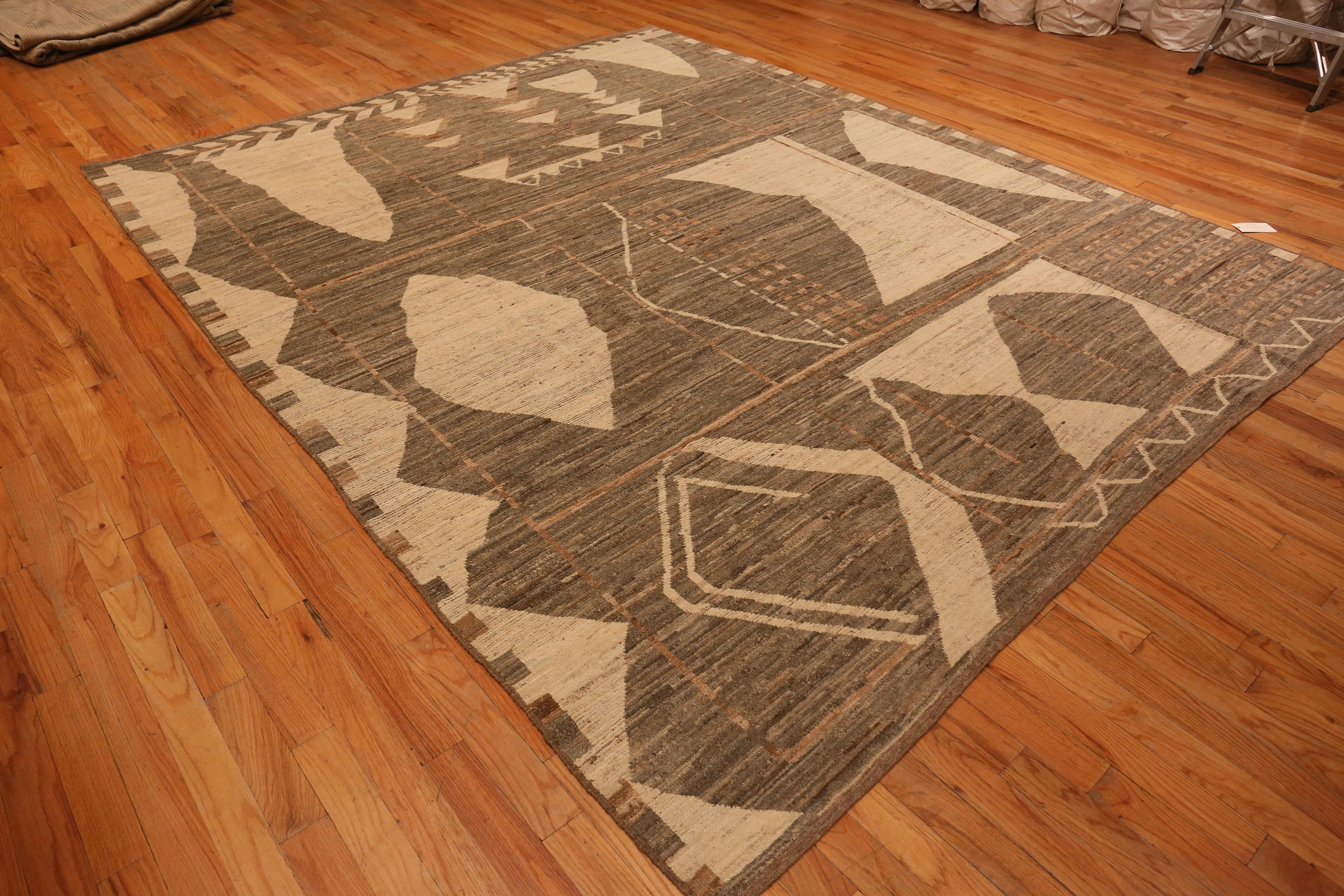 Primitive Design Modern Moroccan Rug, Country of Origin: Afghanistan. Circa date: Modern. Size: 9 ft 8 in x 11 ft 10 in (2.95 m x 3.61 m)