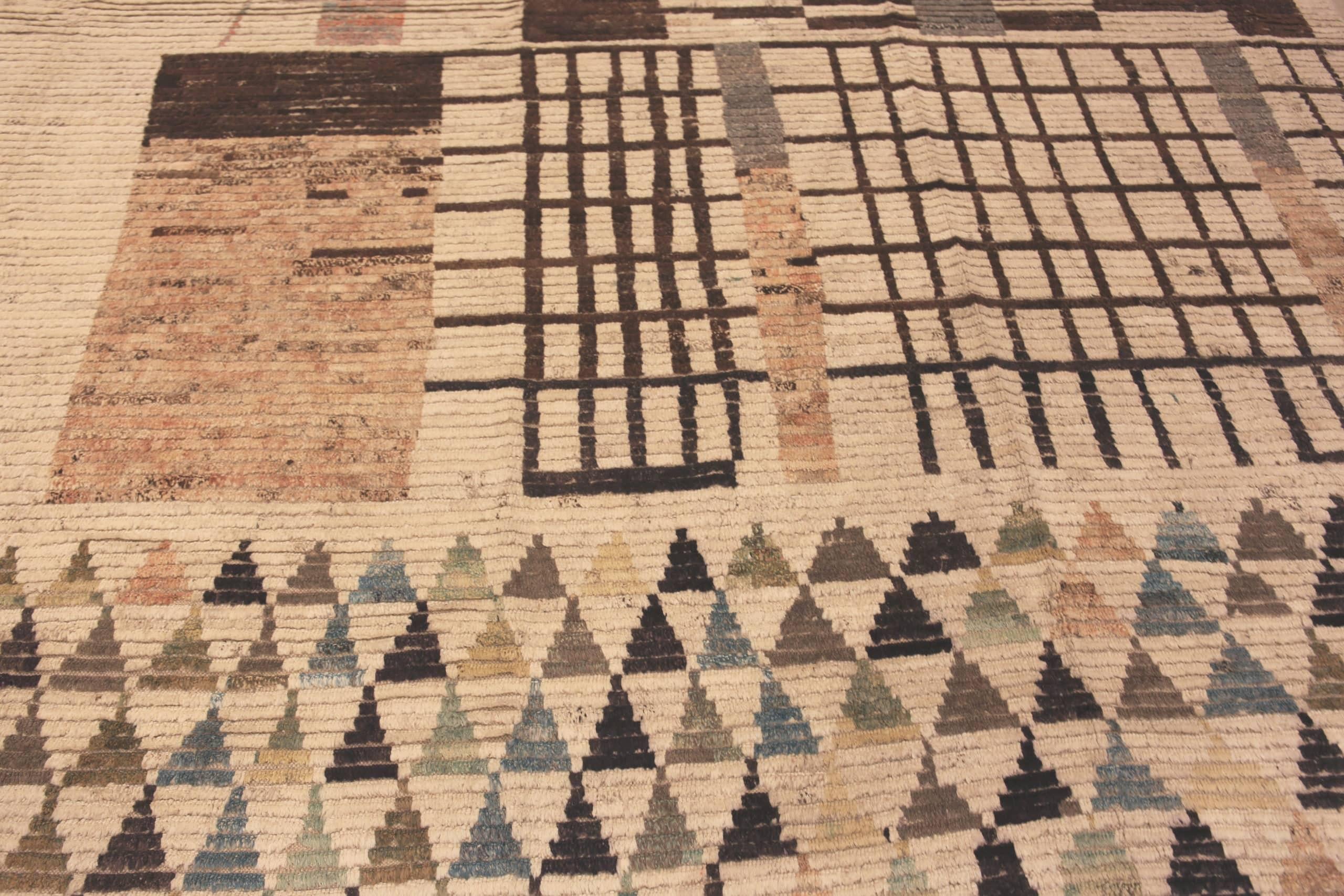 Nazmiyal Collection Primitive Motifs Modern Folk Art Rug. 14 ft x 18 ft In Good Condition In New York, NY