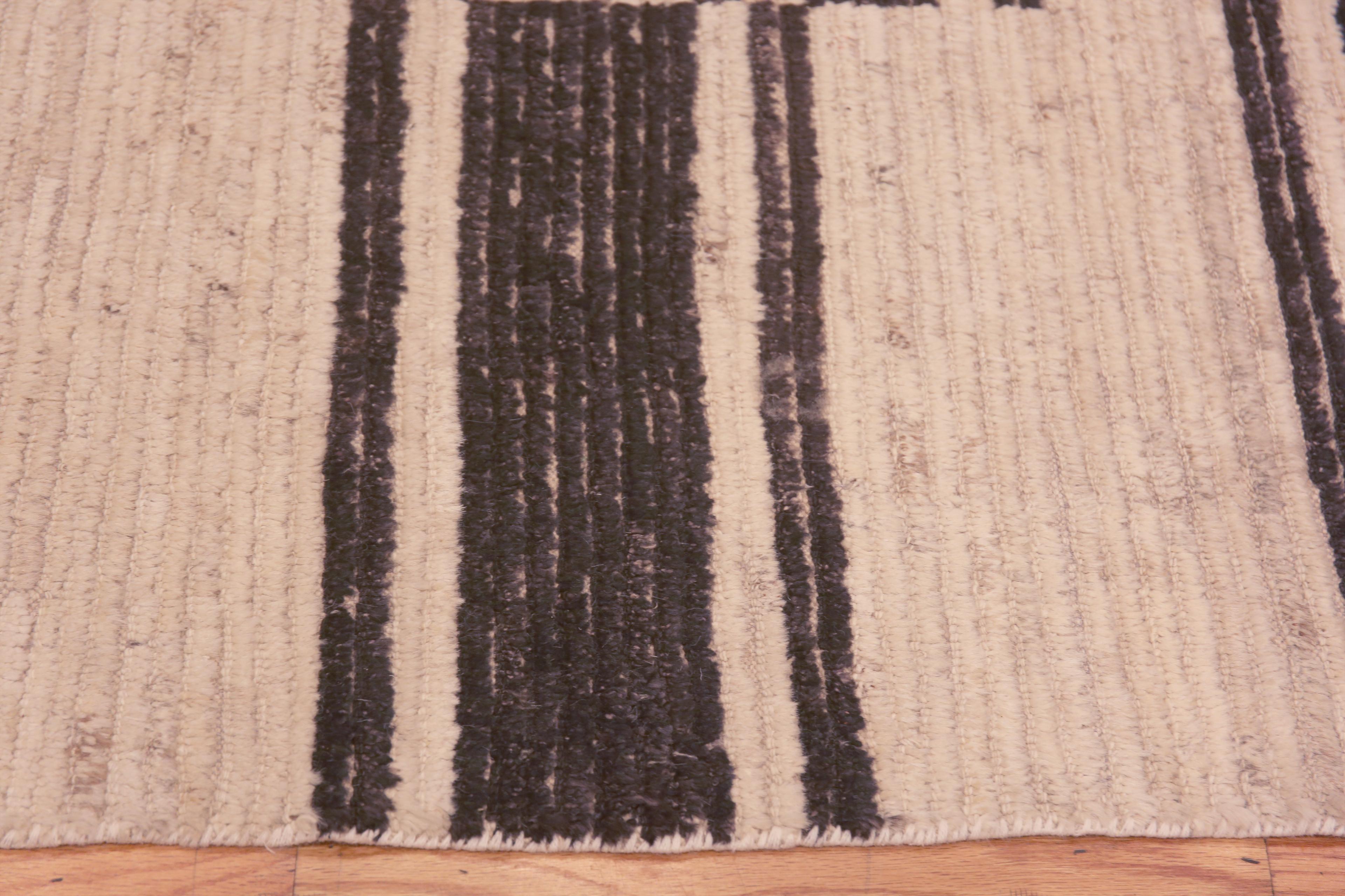 Moderner Flur-Läufer der Nazmiyal Kollektion mit primitivem Muster, 2' x 12' (Wolle) im Angebot