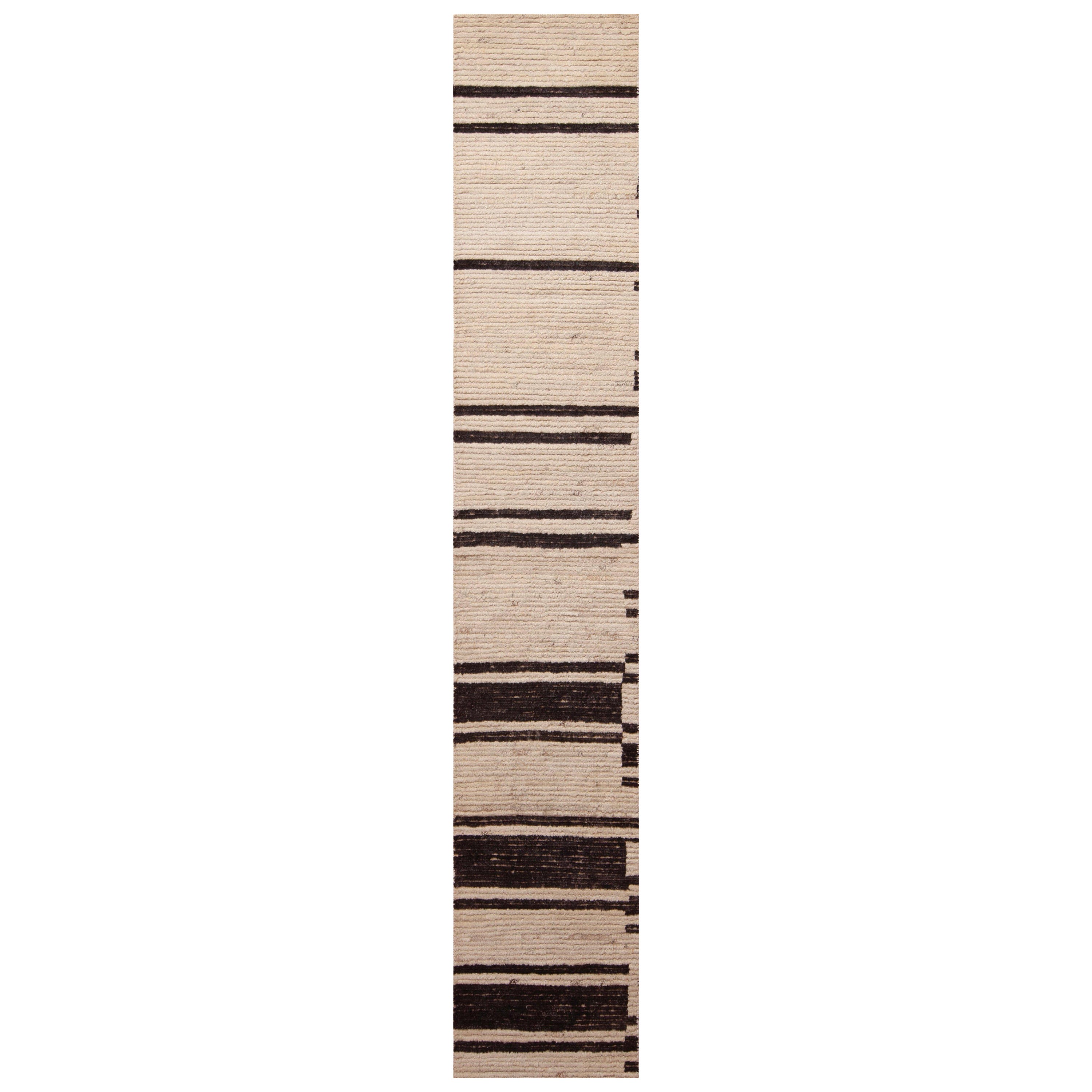 Moderner Flur-Läufer der Nazmiyal Kollektion mit primitivem Muster, 2' x 12'