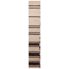 Nazmiyal Collection Tappeto da corridoio moderno con motivo primitivo 2' x 12'