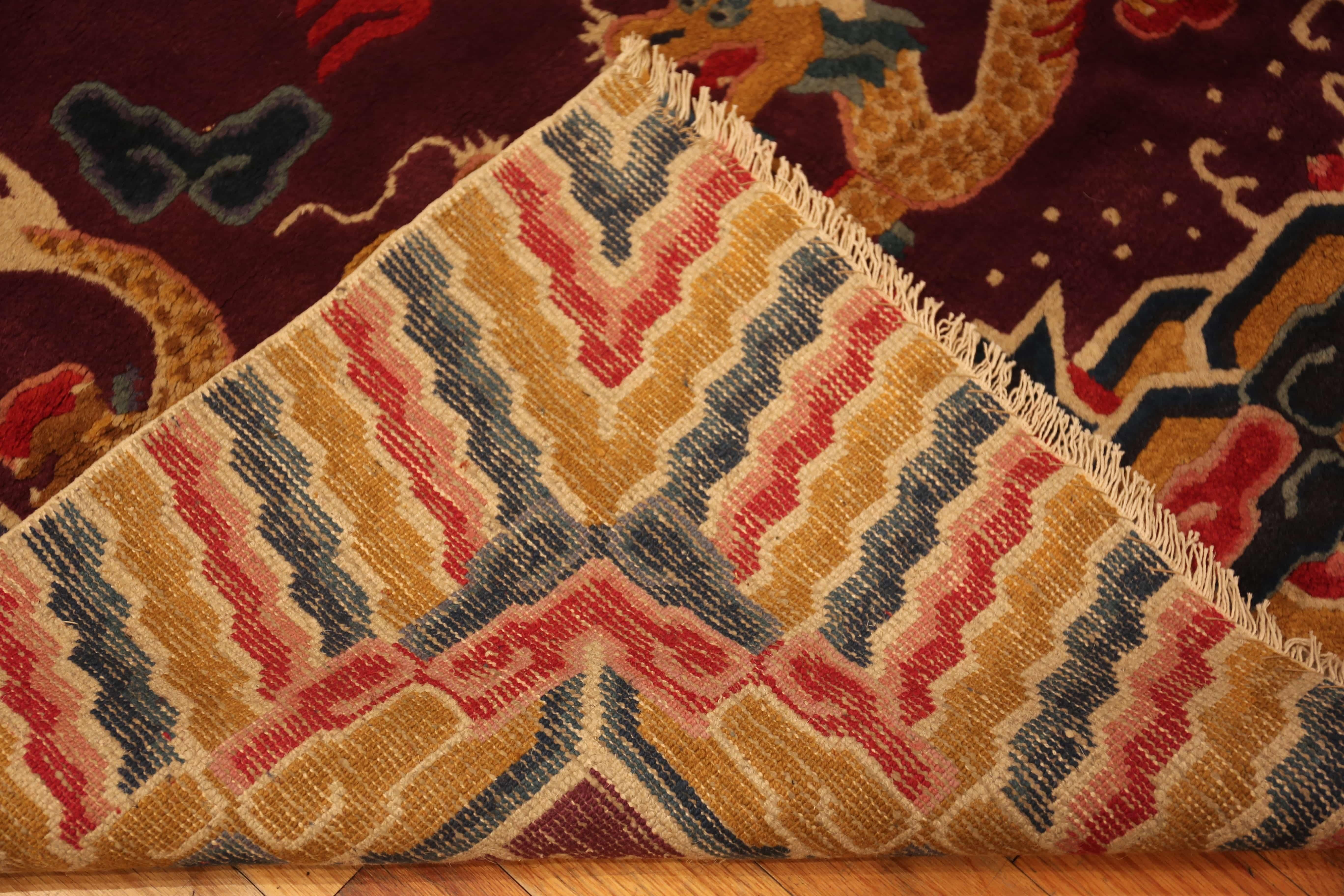 Nazmiyal Collection lila chinesischen Drachen Design Teppich 4 ft 4 in x 7 ft (Handgeknüpft) im Angebot