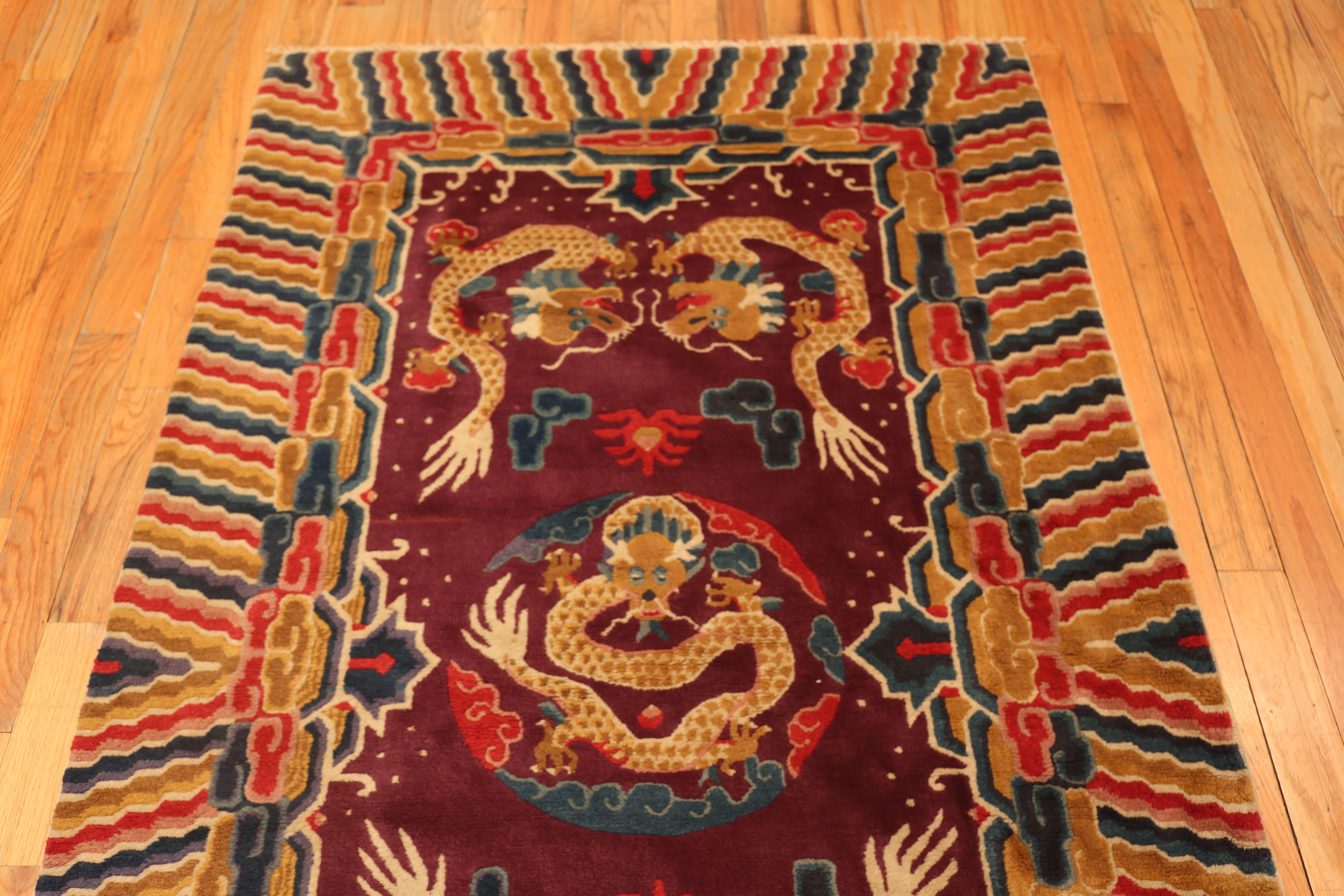 Nazmiyal Collection lila chinesischen Drachen Design Teppich 4 ft 4 in x 7 ft (Wolle) im Angebot