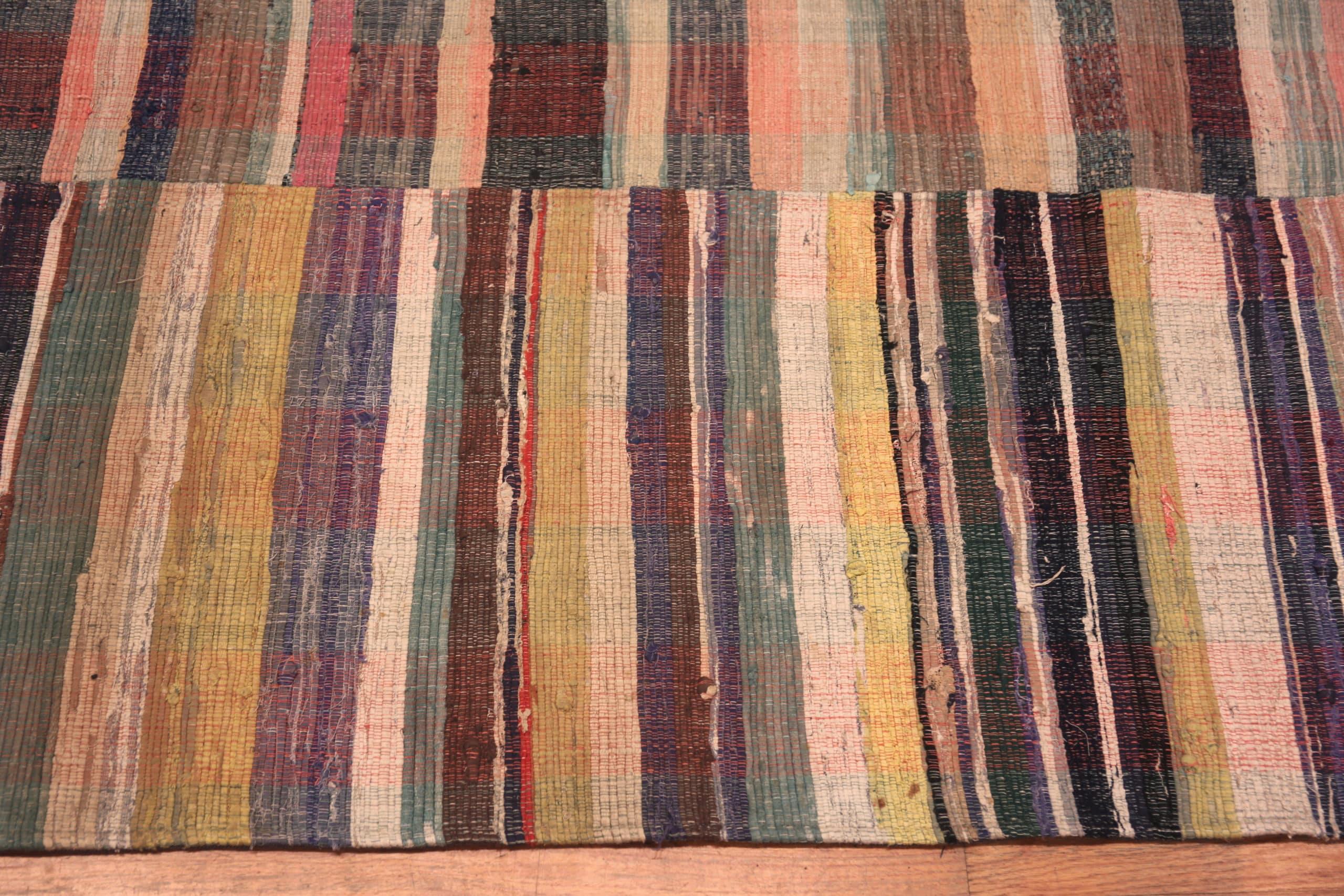 Moderner lilafarbener Rag-Teppich der Nazmiyal-Kollektion. 9 ft 2 in x 12 ft (Türkisch) im Angebot
