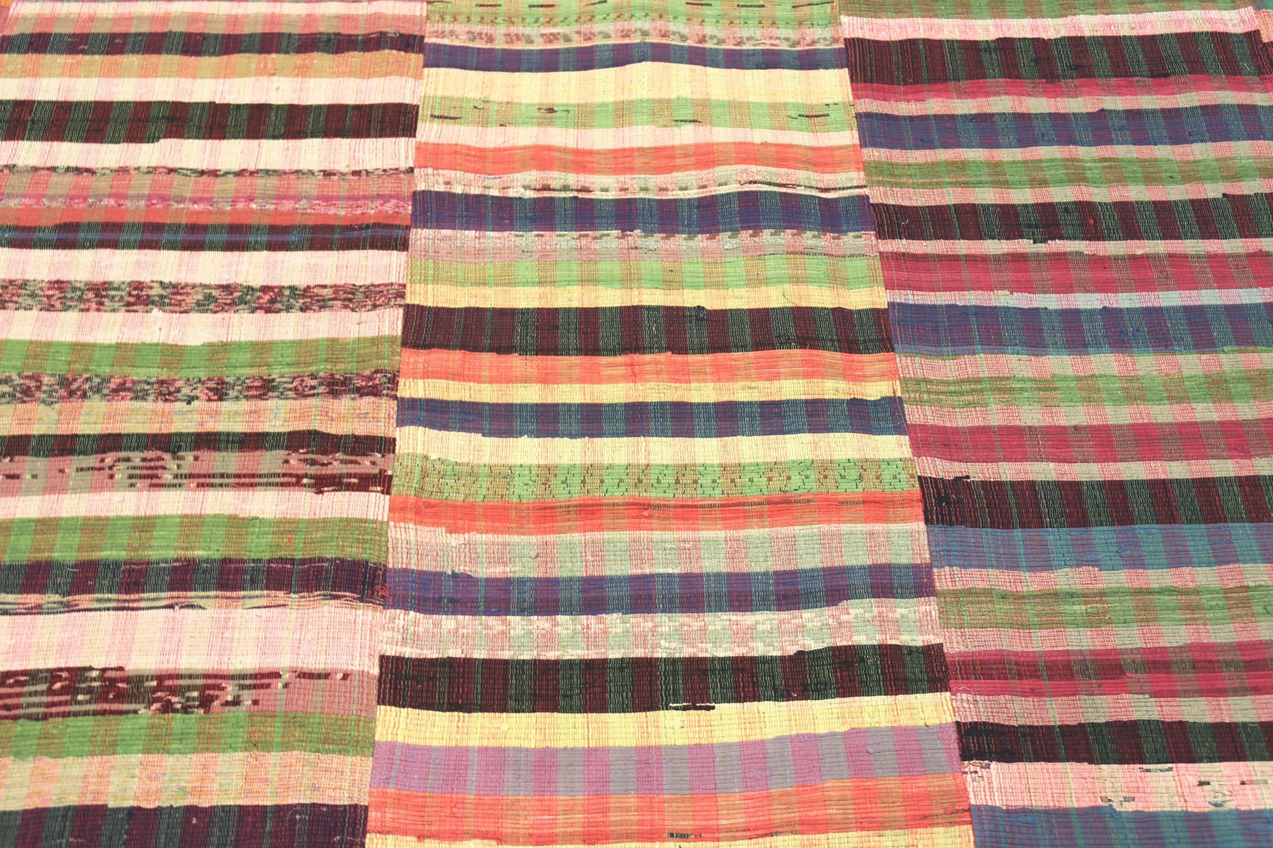Moderner gestreifter Rag-Teppich der Nazmiyal-Kollektion in Regenbogenfarben. 12 Fuß x 15 Fuß (Handgeknüpft) im Angebot