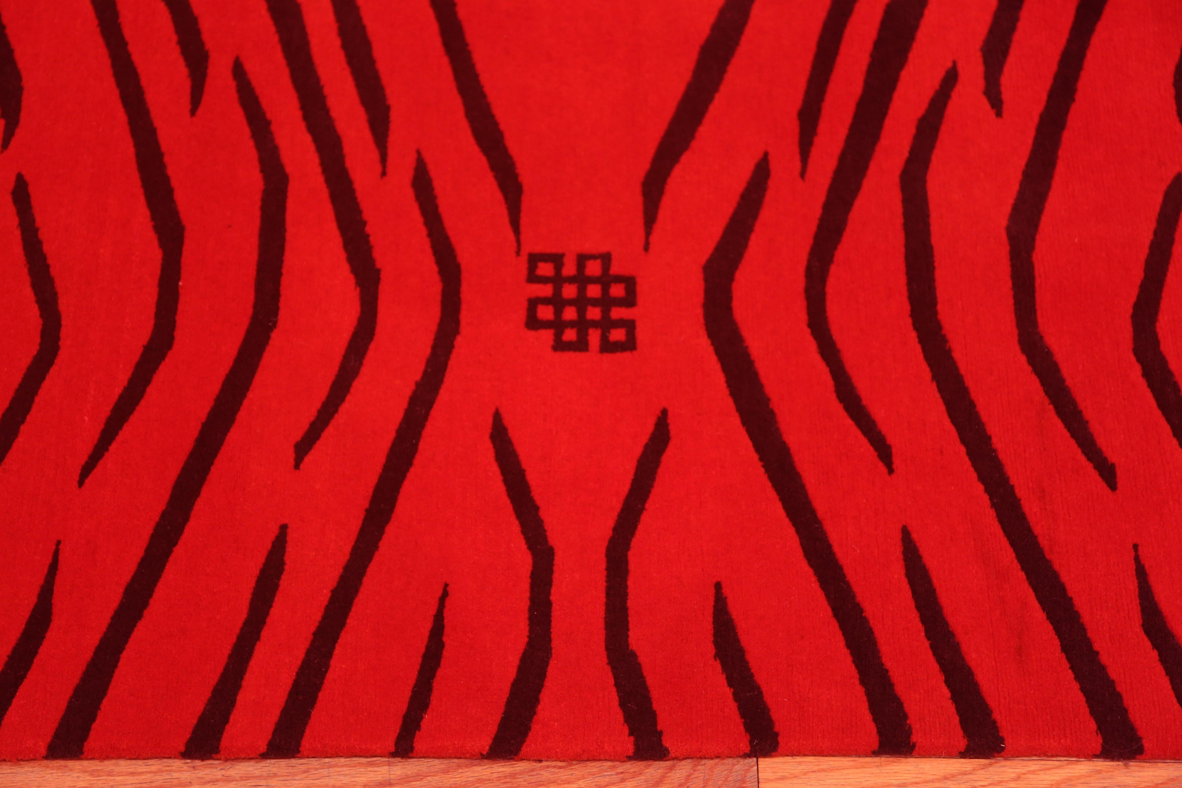 Tapis de couleur rouge et noir Artistics Modern Design Tiger, Pays d'origine : Népal, Circa date : Modern Rugss