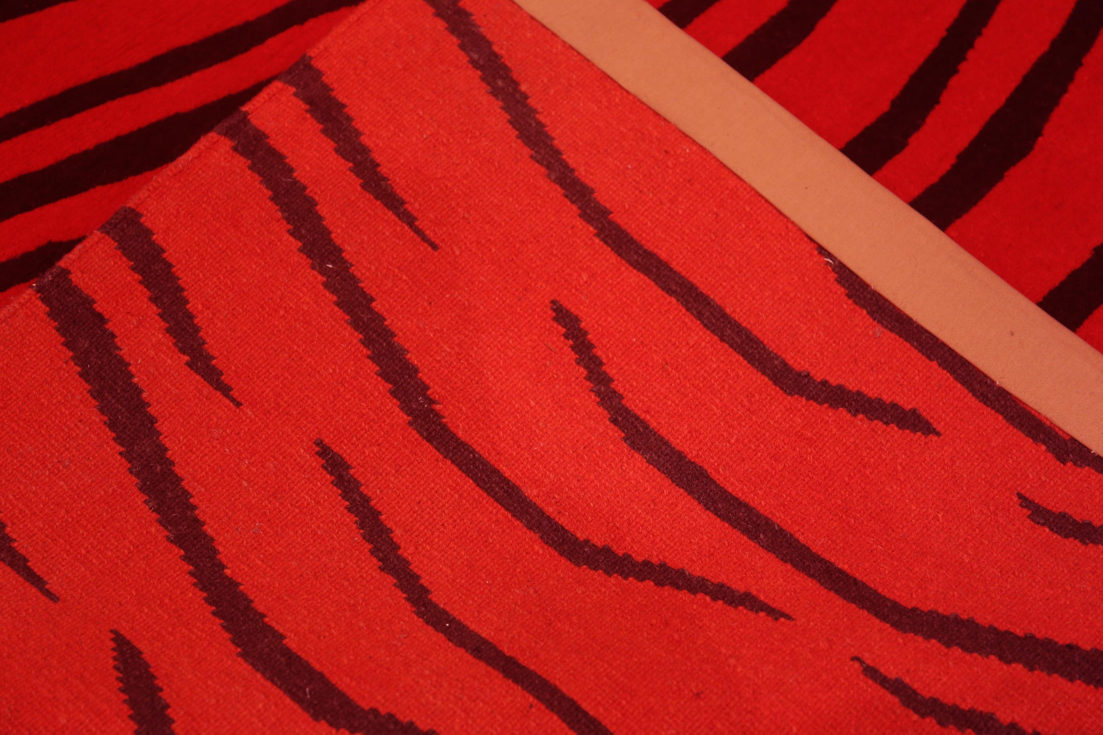 Laine Nazmiyal Collection Rouge et Noir Tapis Artistic Modern Design Tiger 5'1