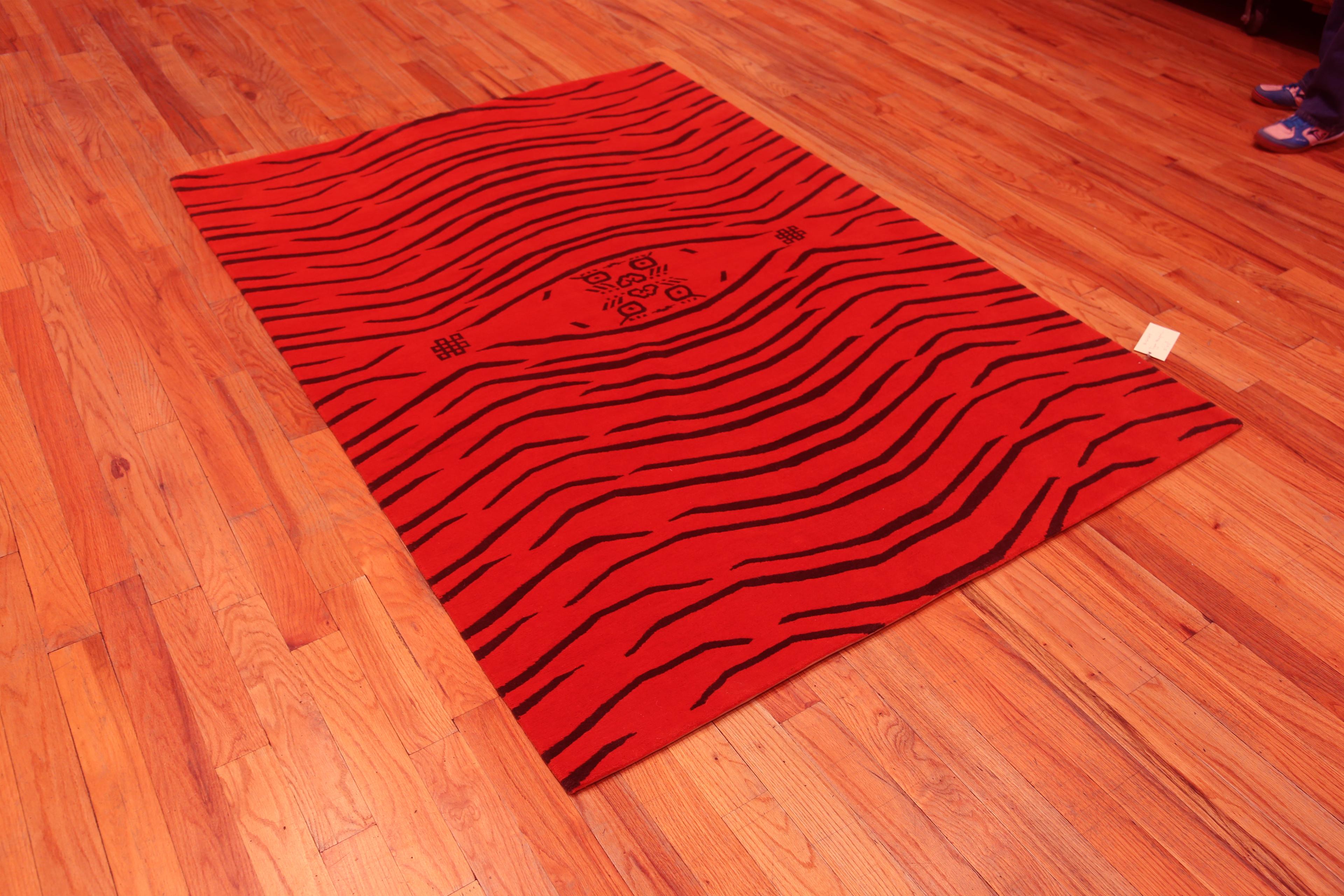 Nazmiyal Collection Red & Black Artistic Modern Tiger Design Rug 5'1