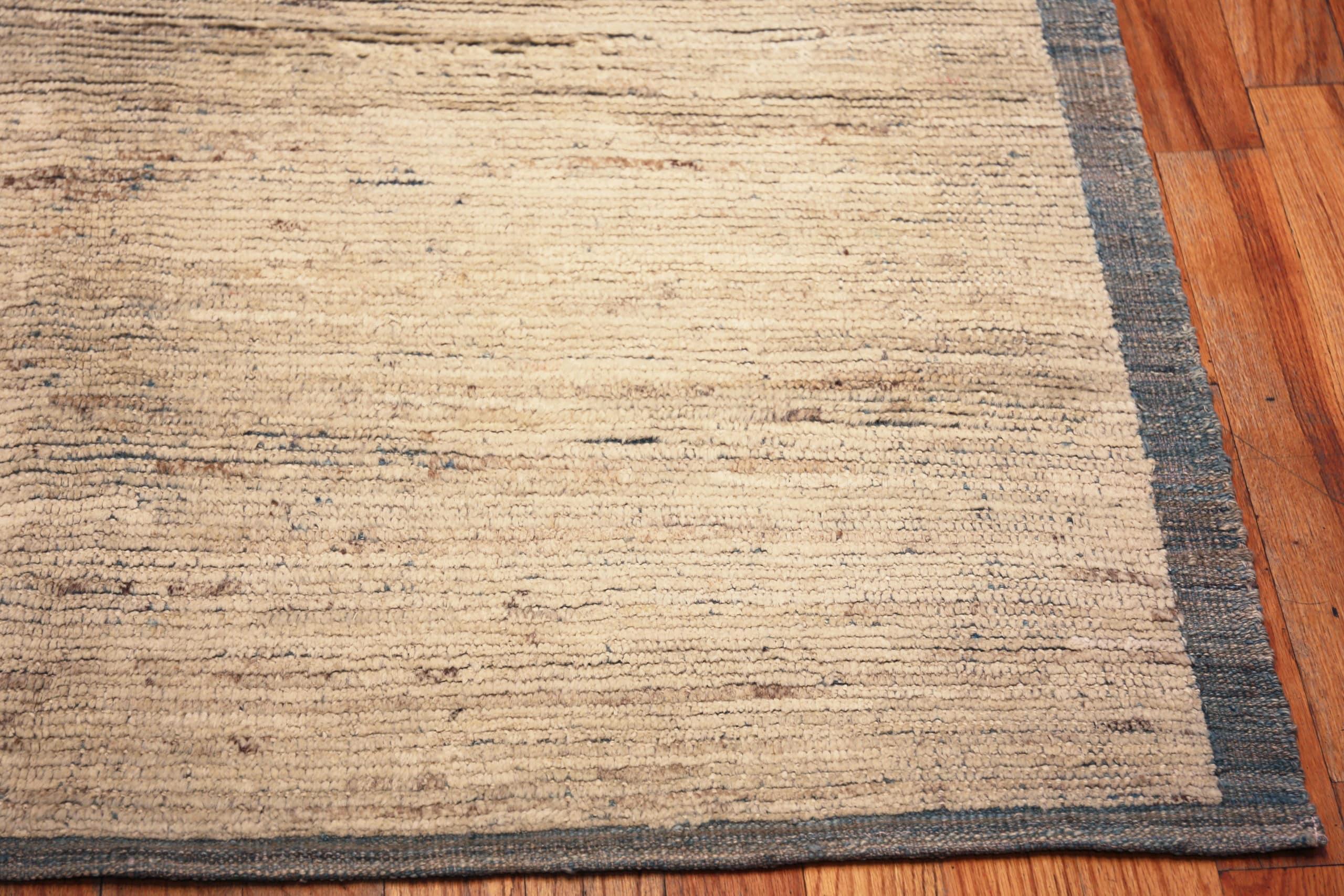 Moderner Distressed-Teppich der Nazmiyal-Kollektion. 9 ft 8 in x 11 ft 9in (Handgeknüpft) im Angebot