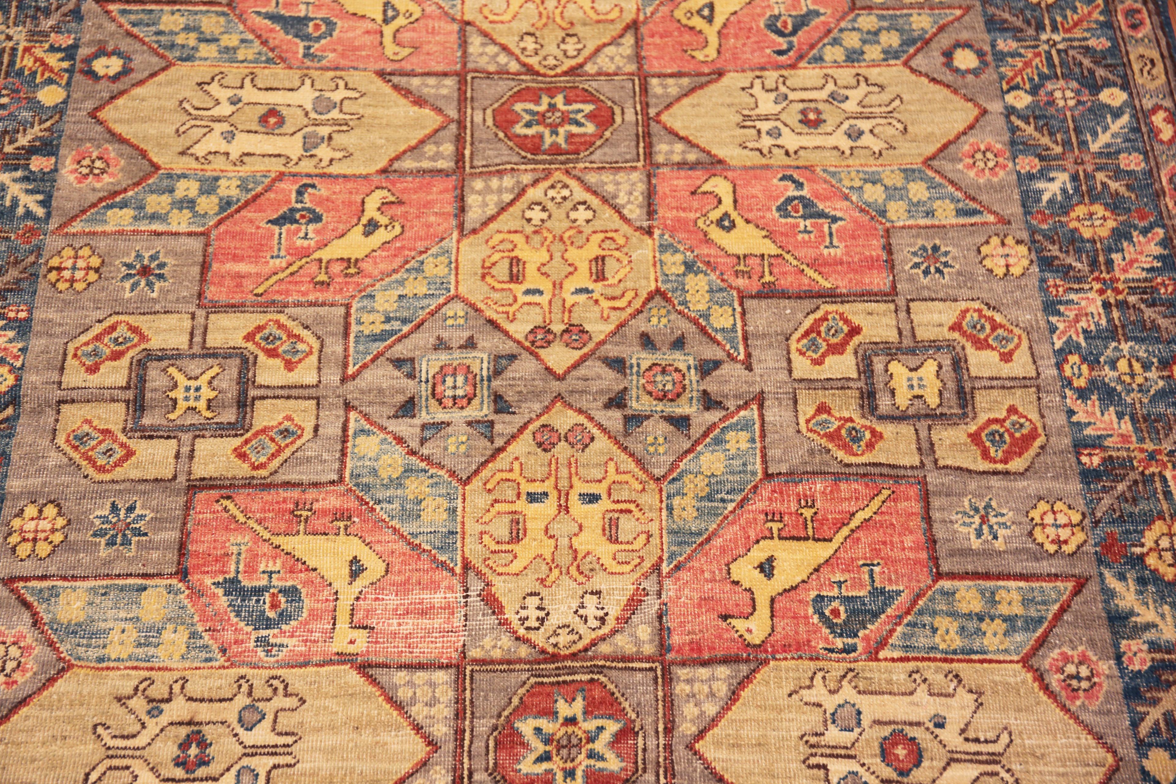 Rustikaler geometrischer, moderner Teppich der Nazmiyal Kollektion, Stammeskunst, 4'4