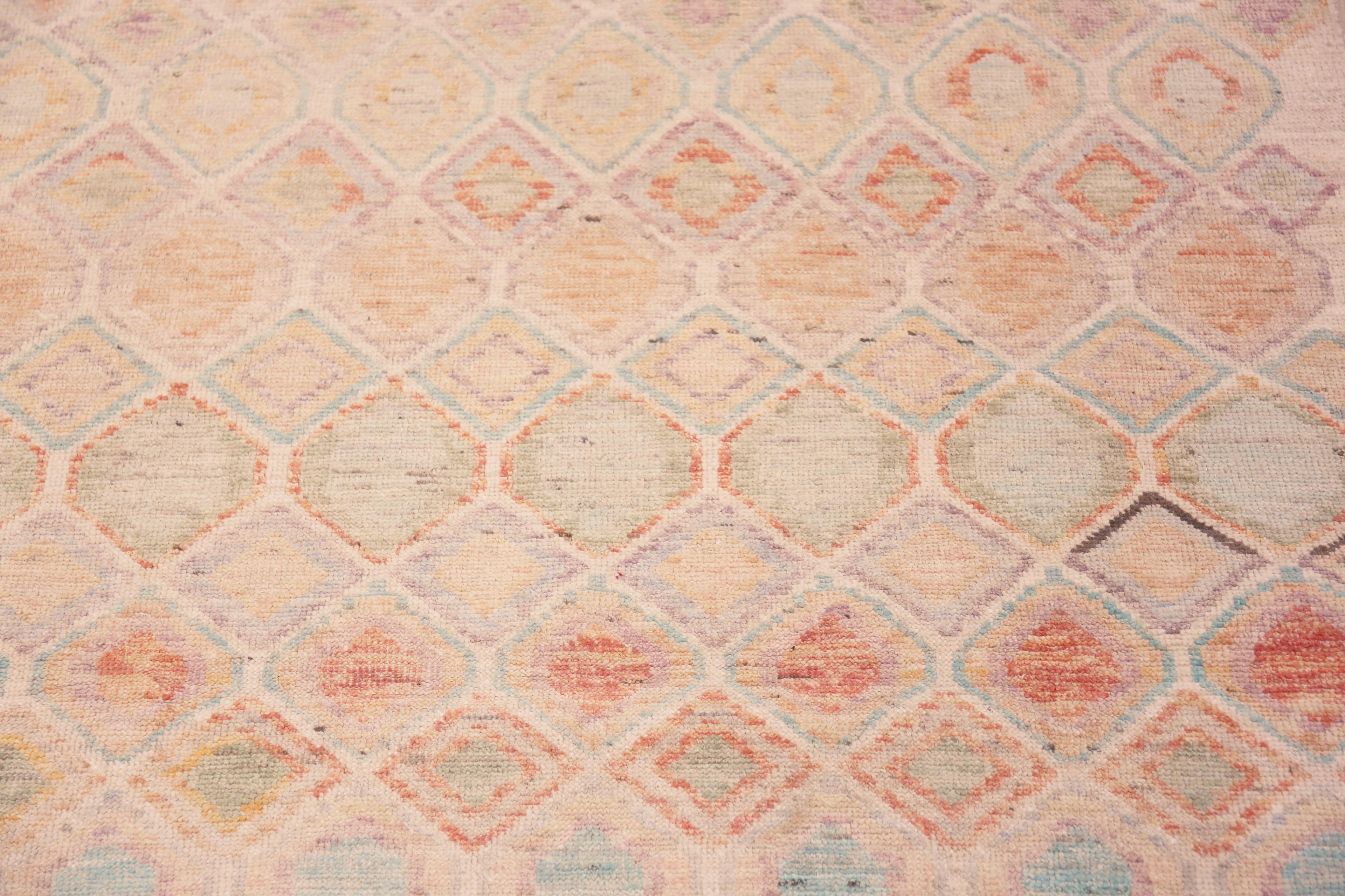 Rustikaler geometrischer kleiner moderner Teppich aus der Nazmiyal Kollektion in Kleinformat 4'3
