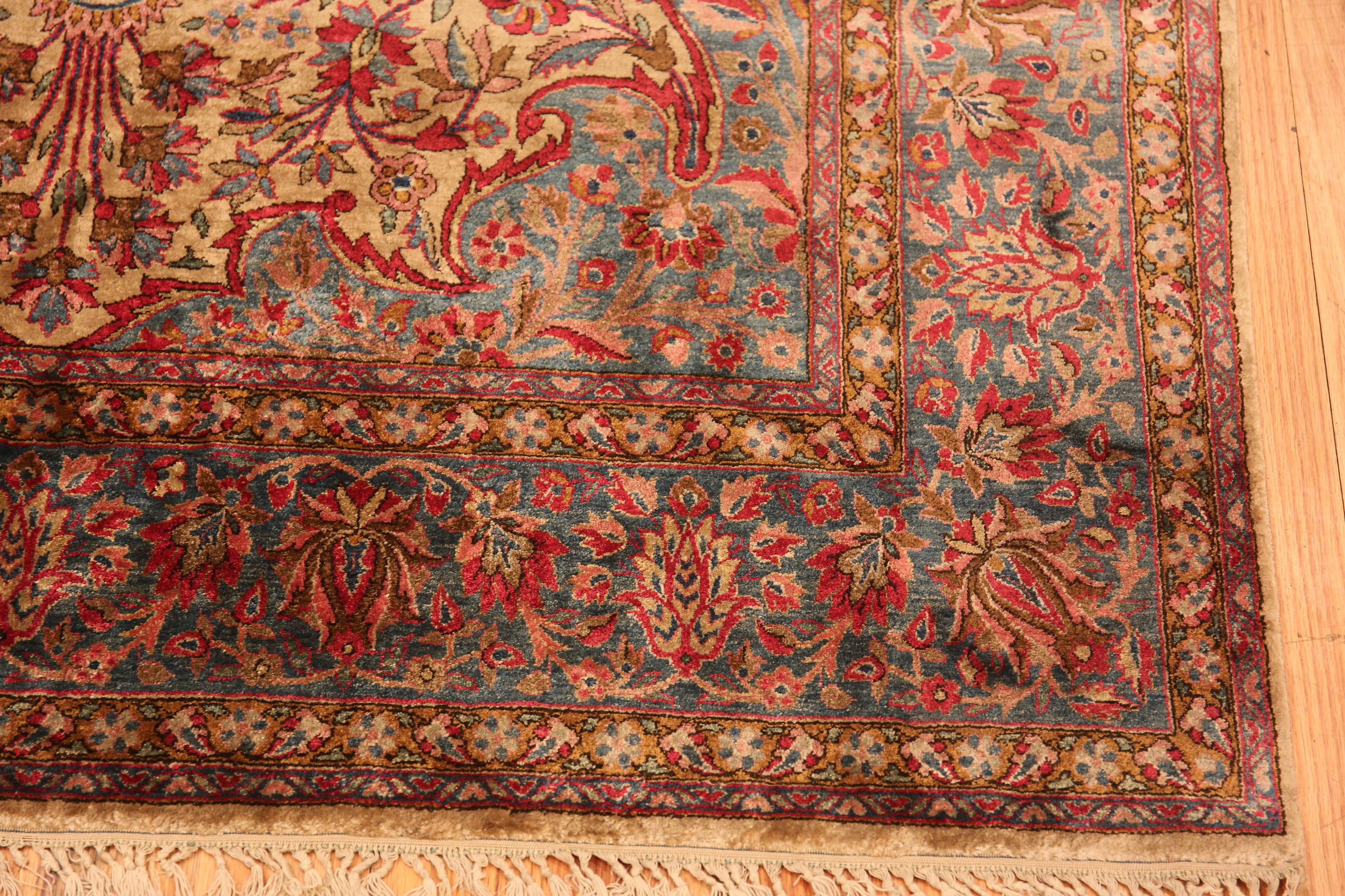 Silk Antique Persian Kashan Rug. 4 ft 3 in x 6 ft 11 in In Good Condition For Sale In New York, NY