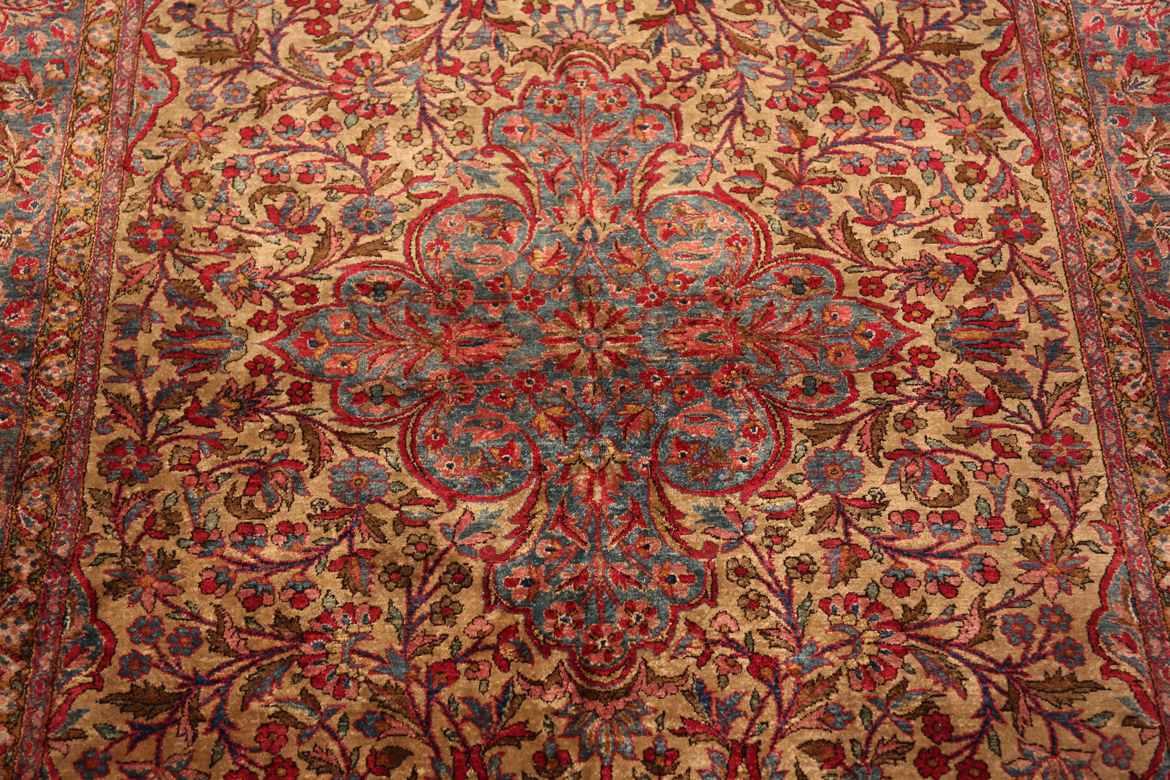 Silk Antique Persian Kashan Rug. 4 ft 3 in x 6 ft 11 in For Sale 2