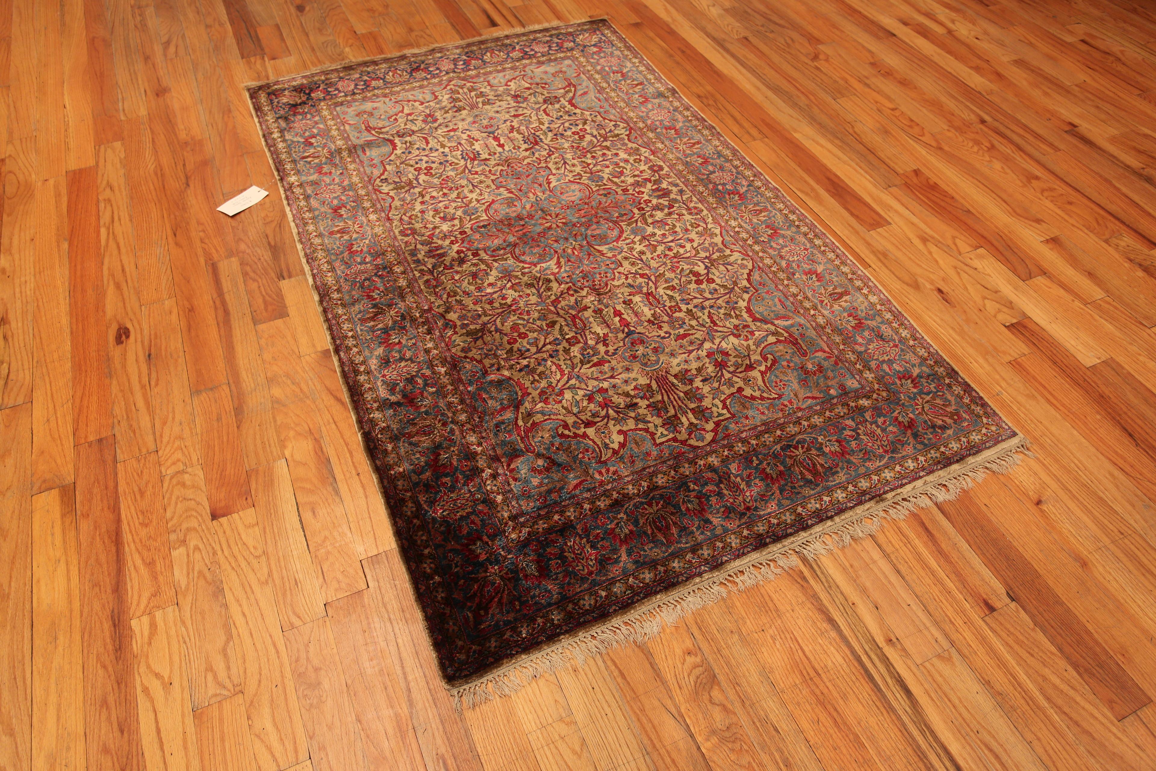 Silk Antique Persian Kashan Rug. 4 ft 3 in x 6 ft 11 in For Sale 4